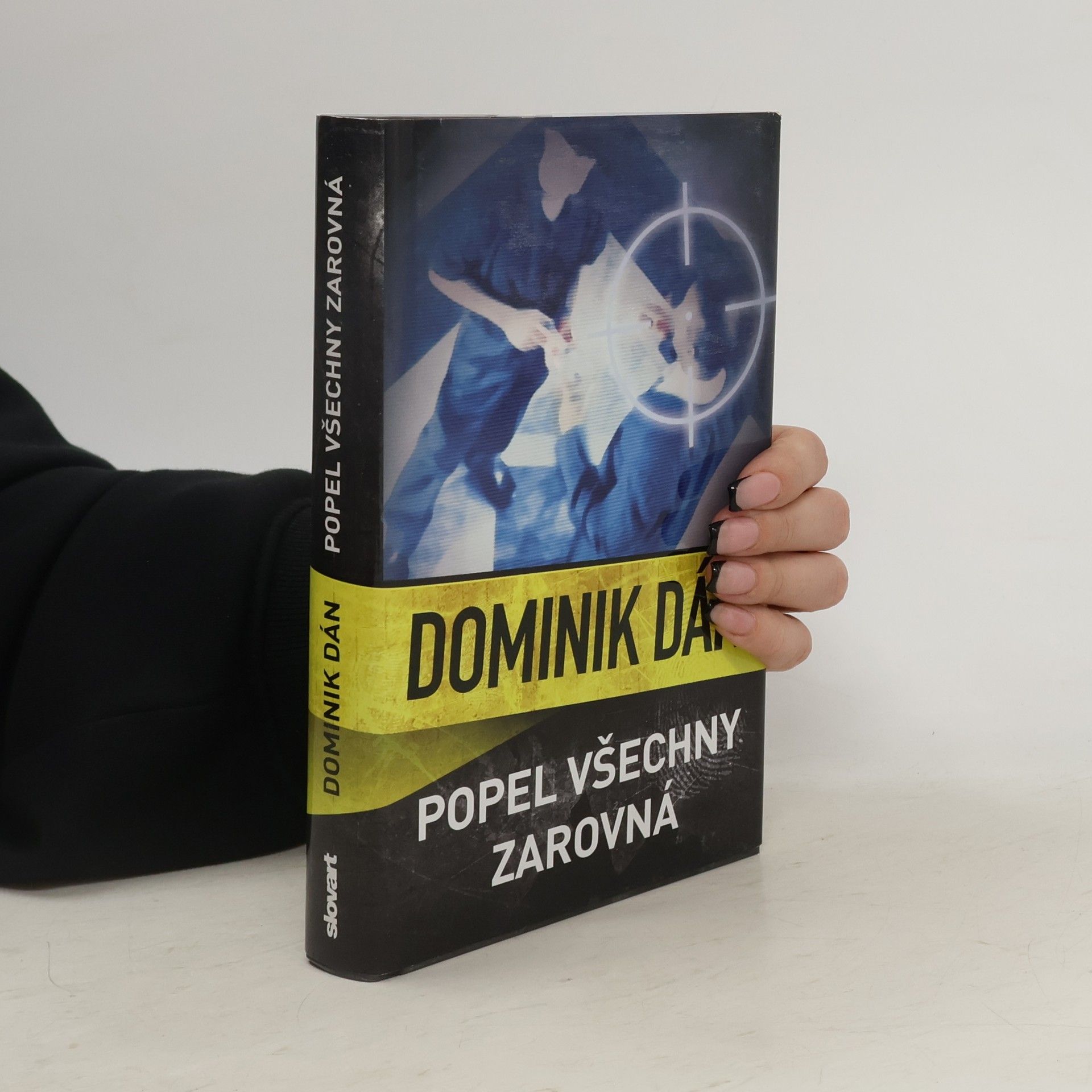 Dominik Dán Popel všechny zarovná