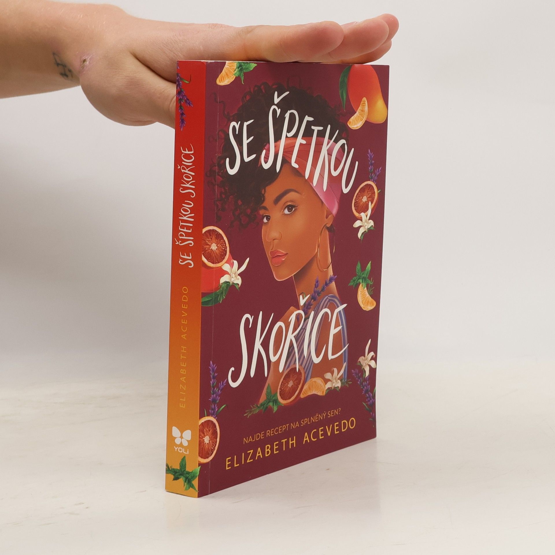 Elizabeth Acevedo Se špetkou skořice