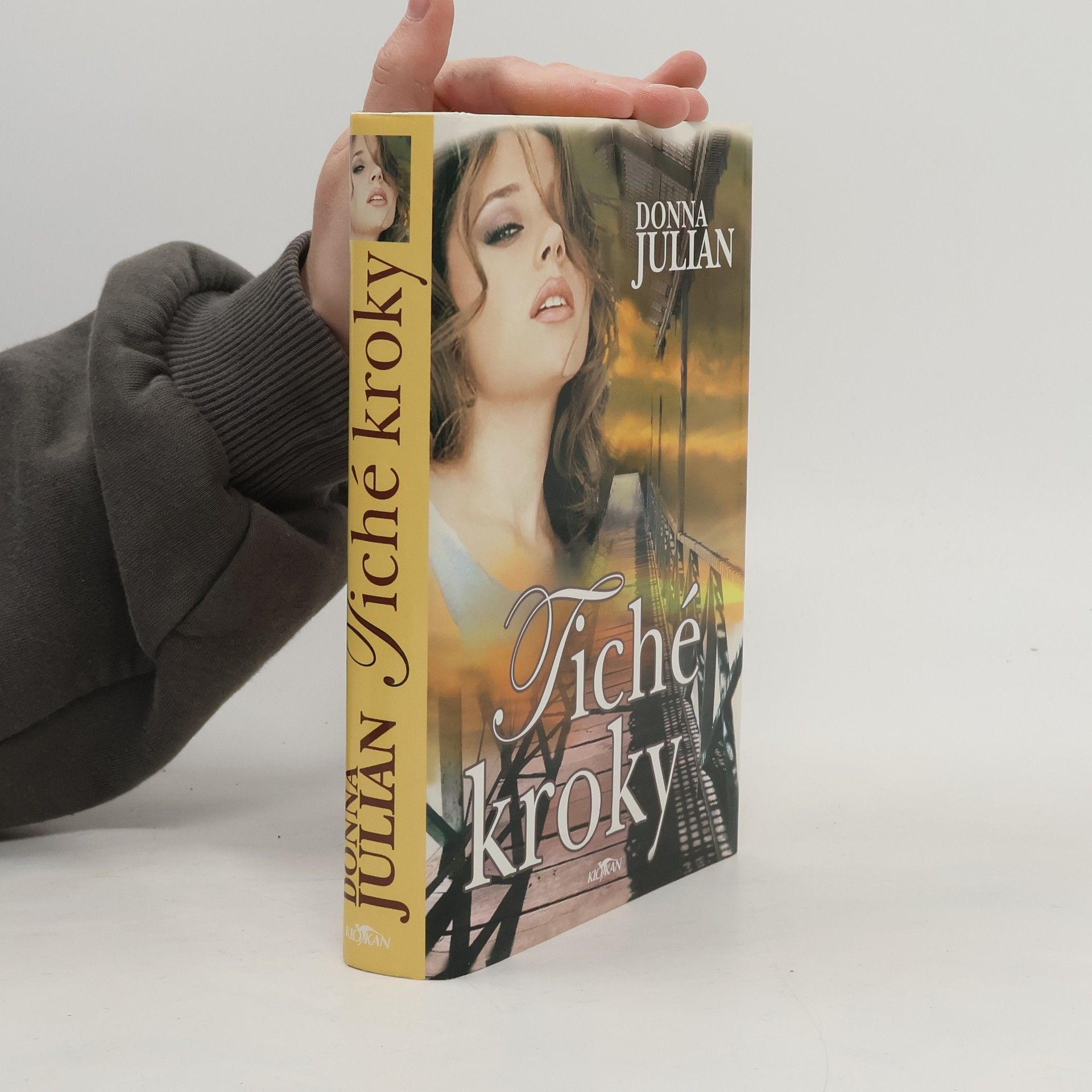 Donna Julian Tiché kroky