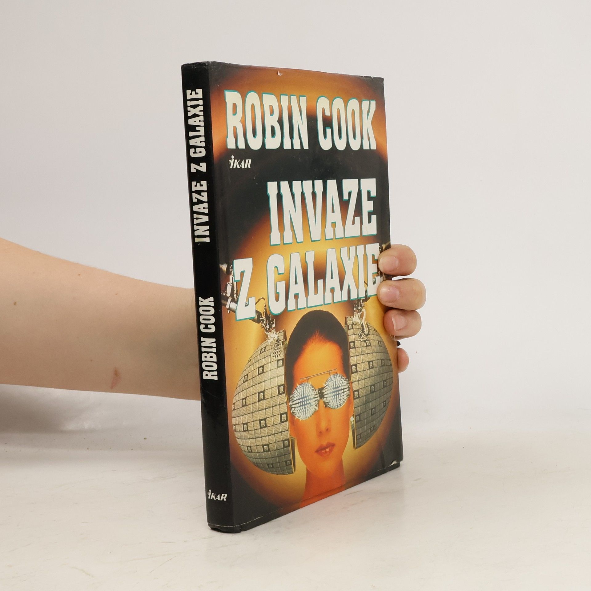 Robin Cook Invaze z galaxie