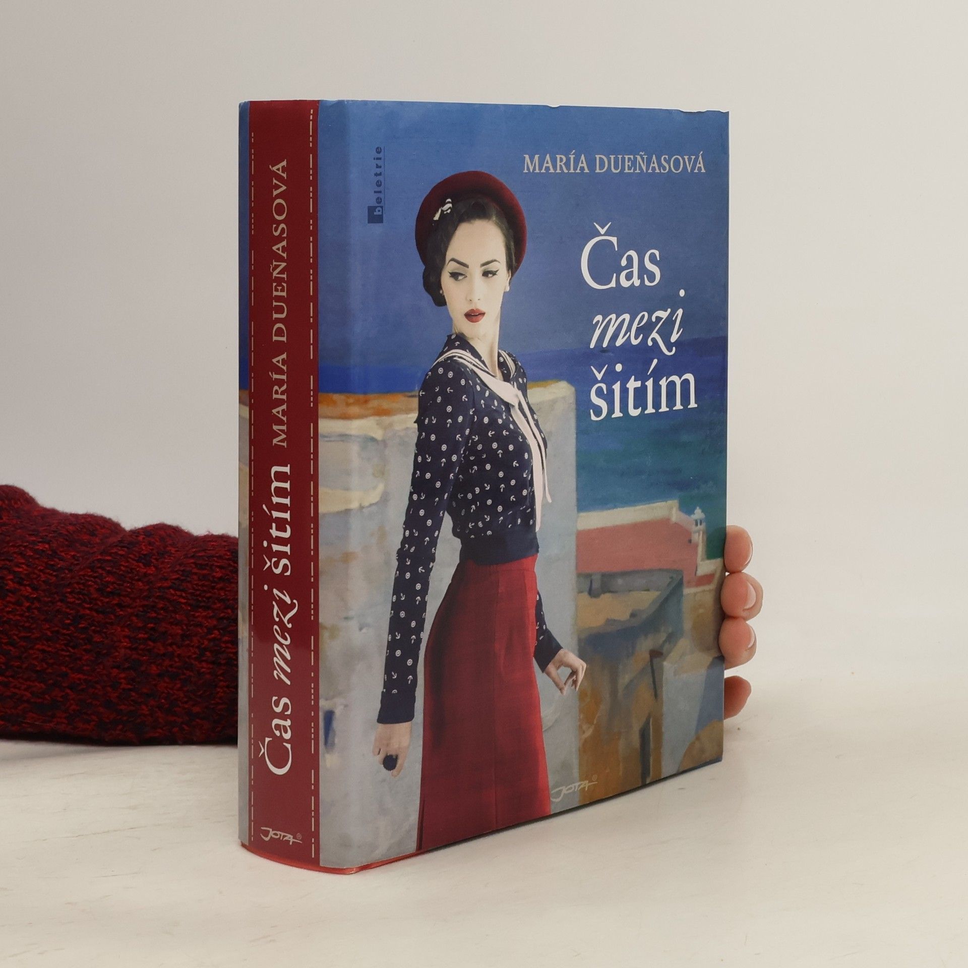 María Dueñas Vinuesa Čas mezi šitím
