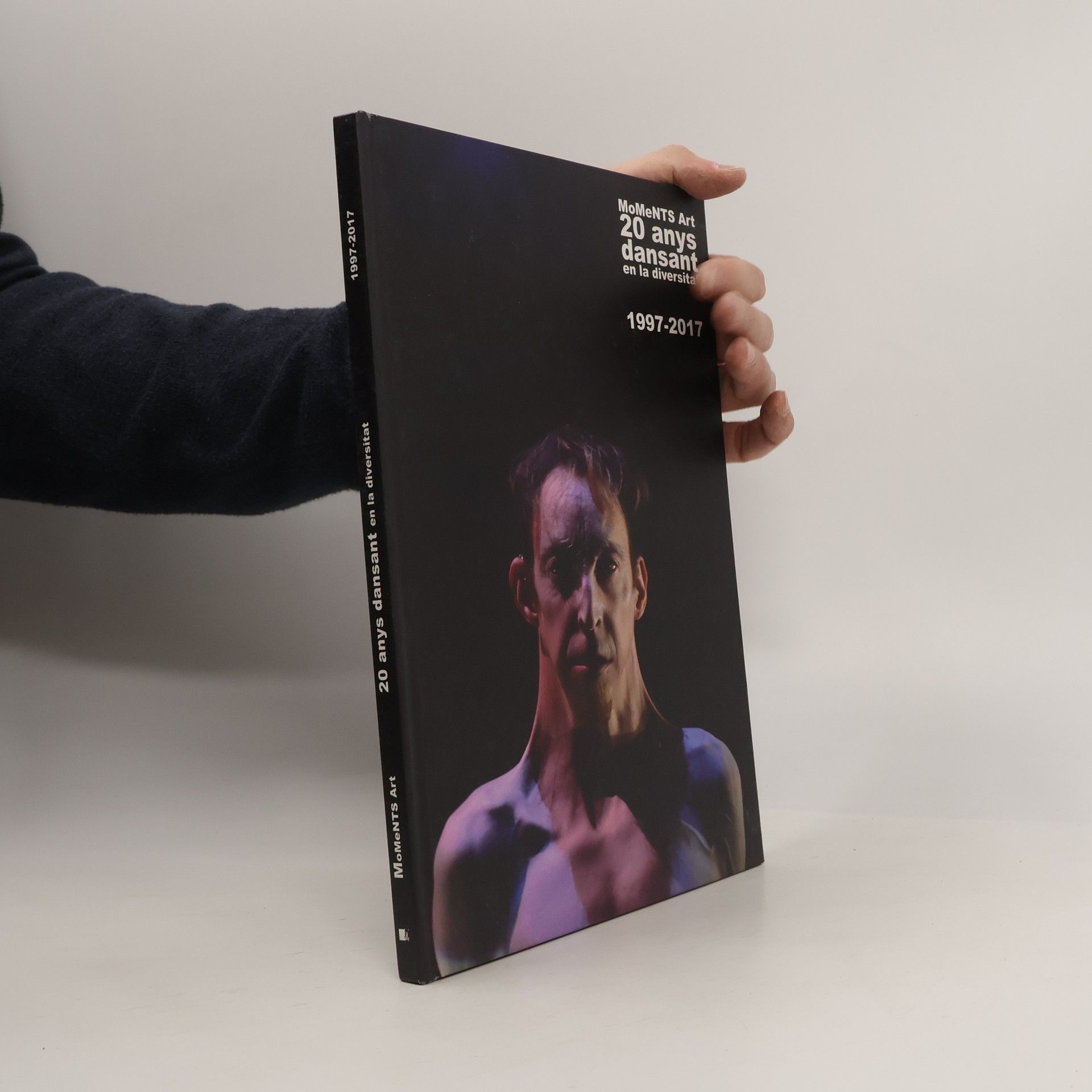 Collectif d'auteurs MoMeNTS Art. 20 anys dansant en la diversitat 1997-2017