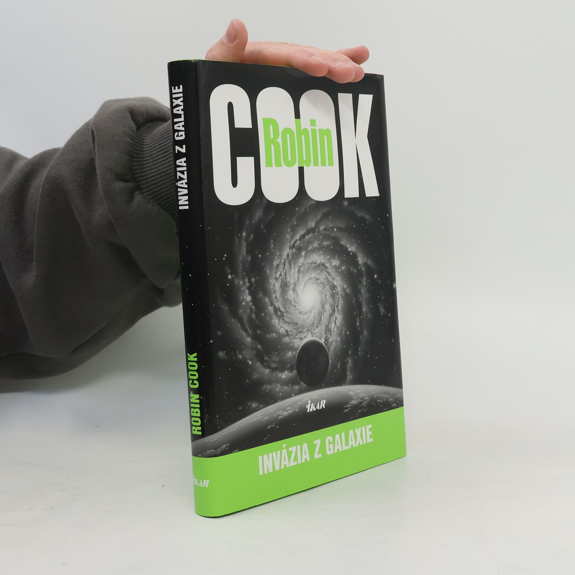 Robin Cook Invázia z galaxie