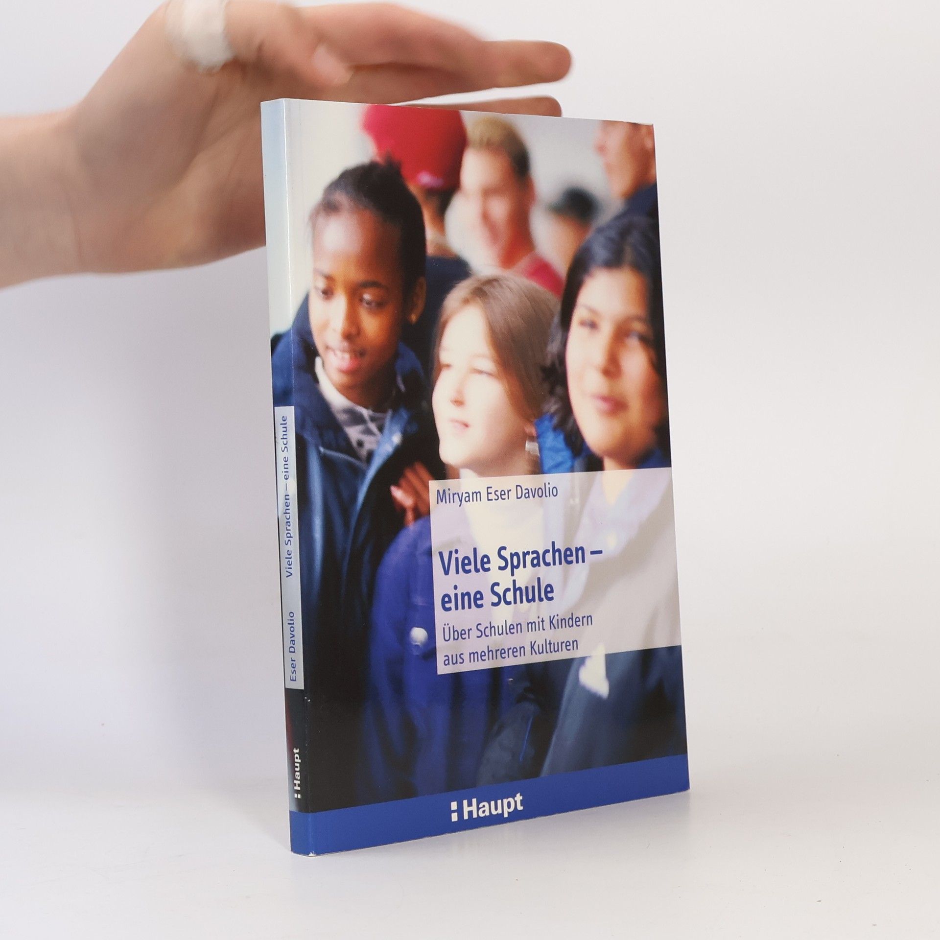 Viele Sprachen - eine Schule. Über Schulen mit Kindern aus mehreren Kulturen.