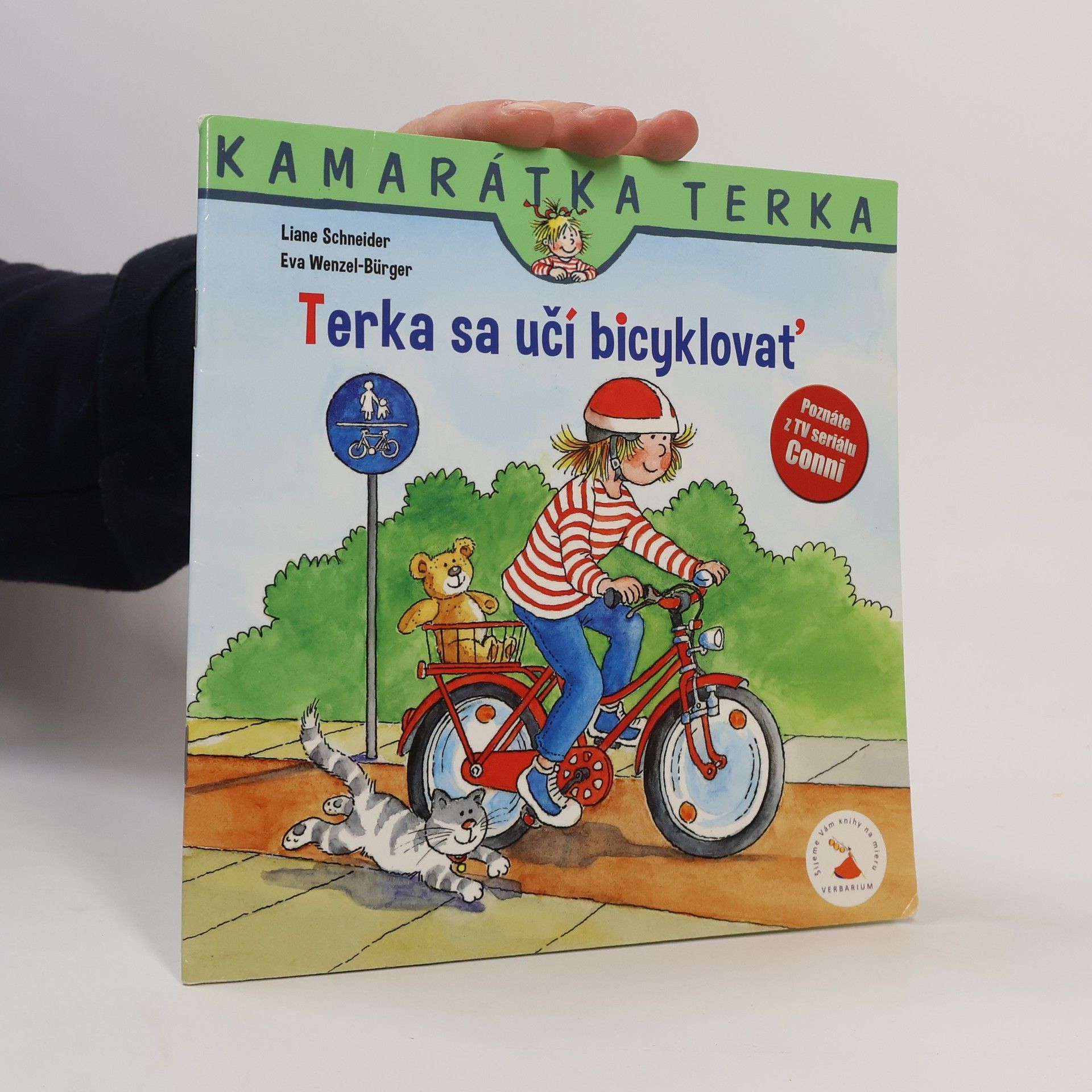 Lianne Schneider Terka sa učí bicyklovať