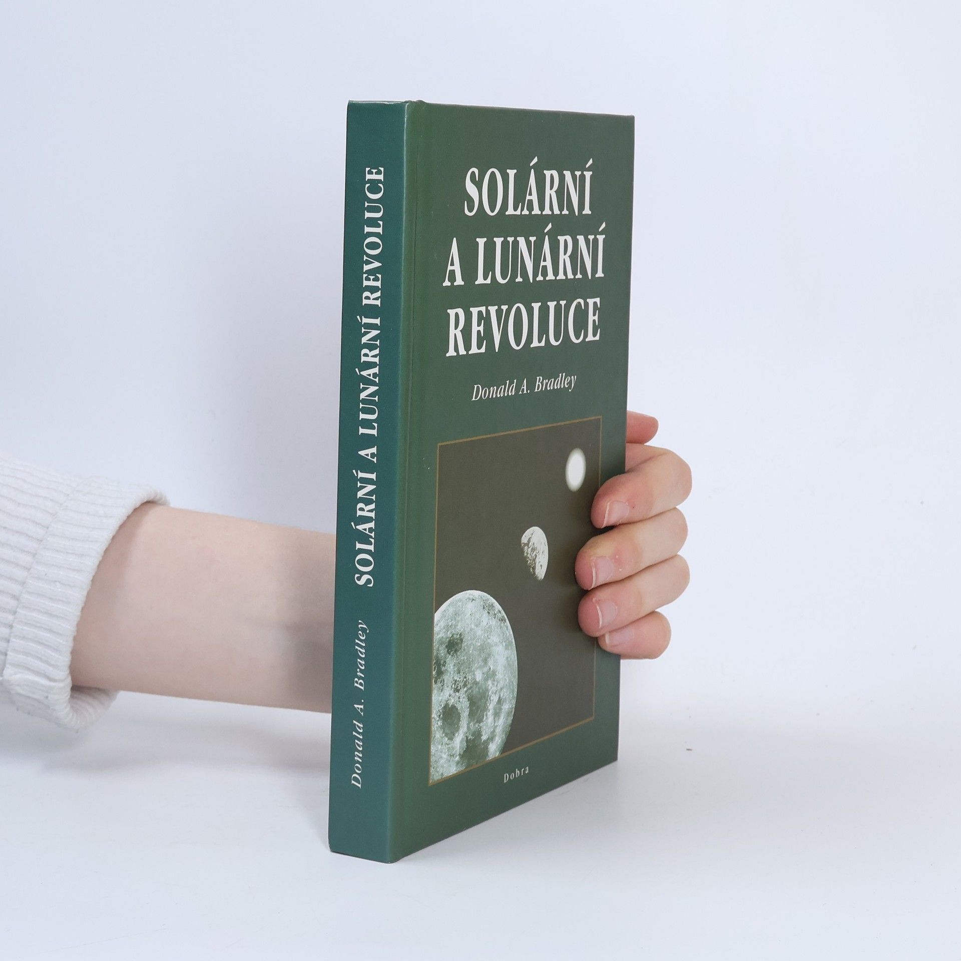 Donald A. Bradley Solární a lunární revoluce