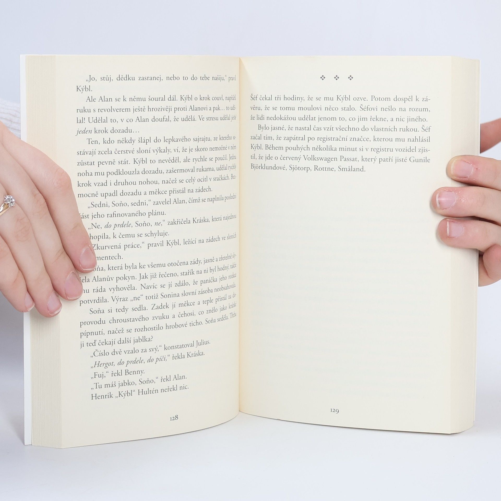 Jonas Jonasson Stoletý stařík, který vylezl z okna a zmizel + Analfabetka, která uměla počítat - dárková edice