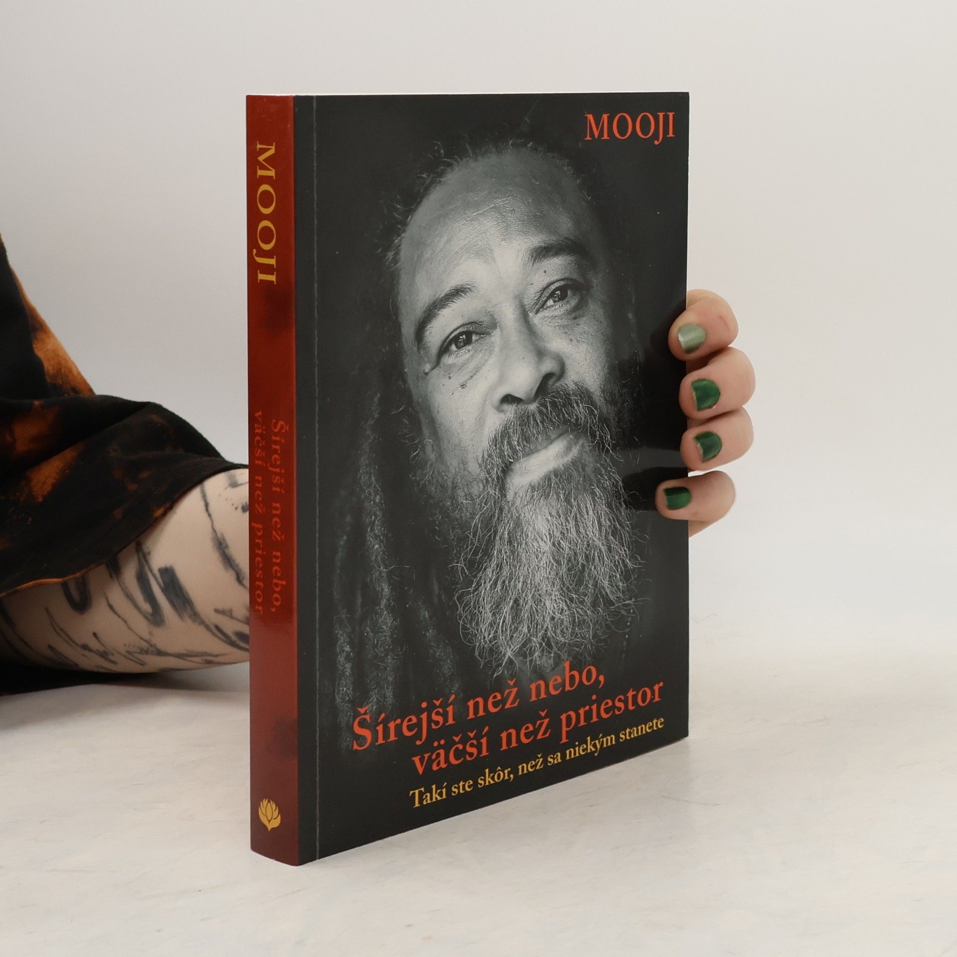 Mooji Šírejší než nebo, väčší než priestor