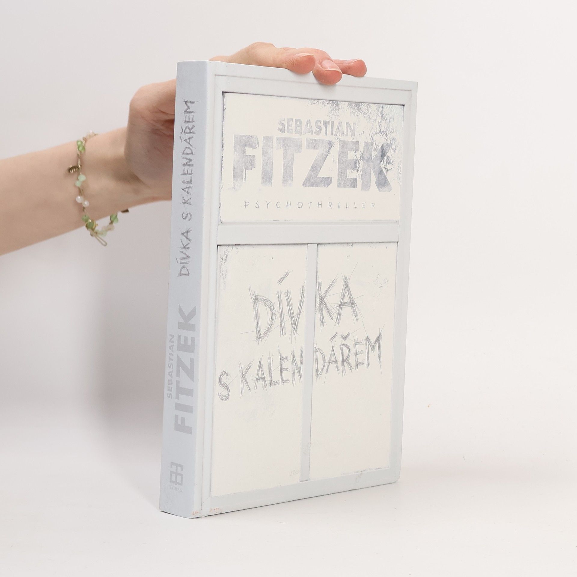 Dívka s kalendářem