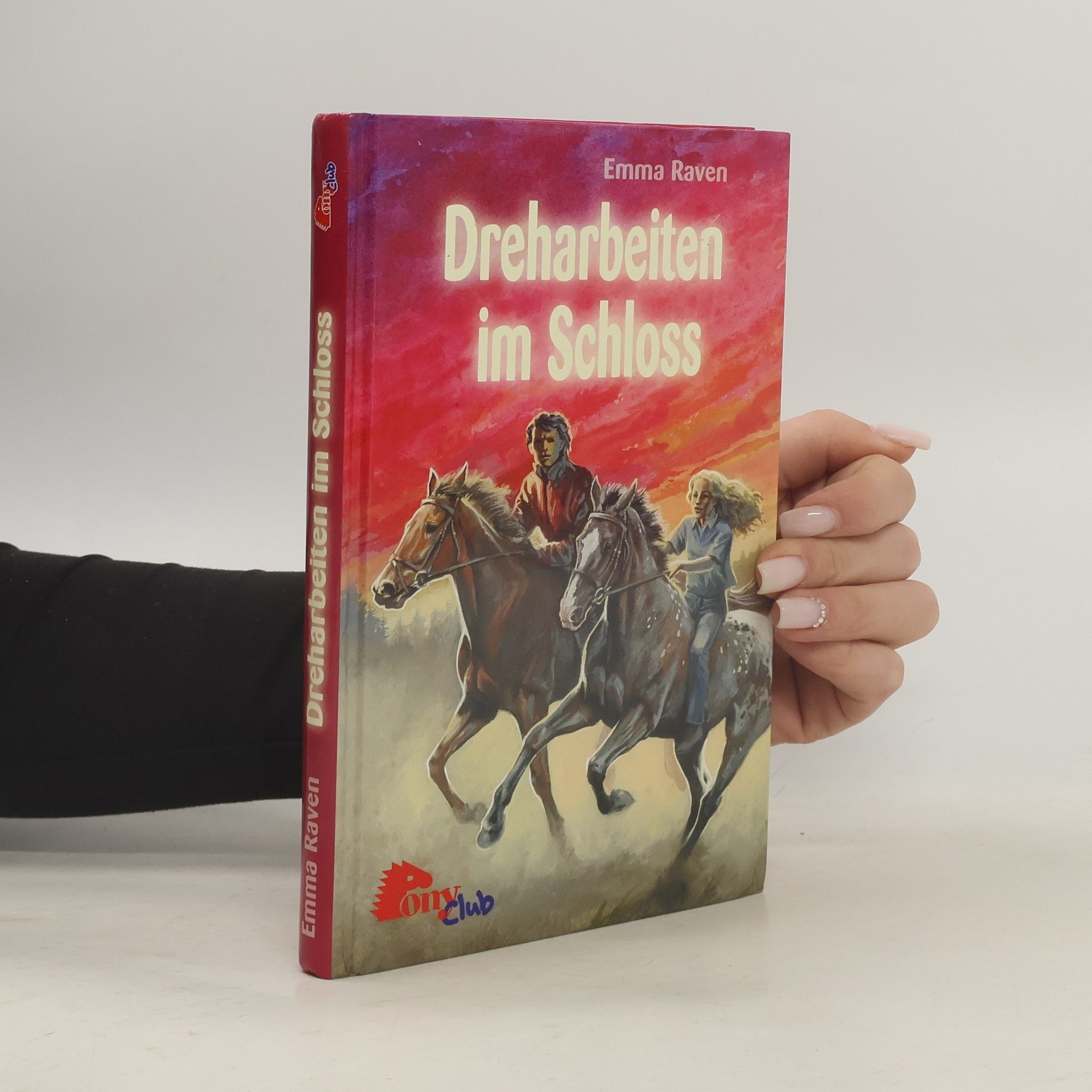 Emma Raven Dreharbeiten im Schloss