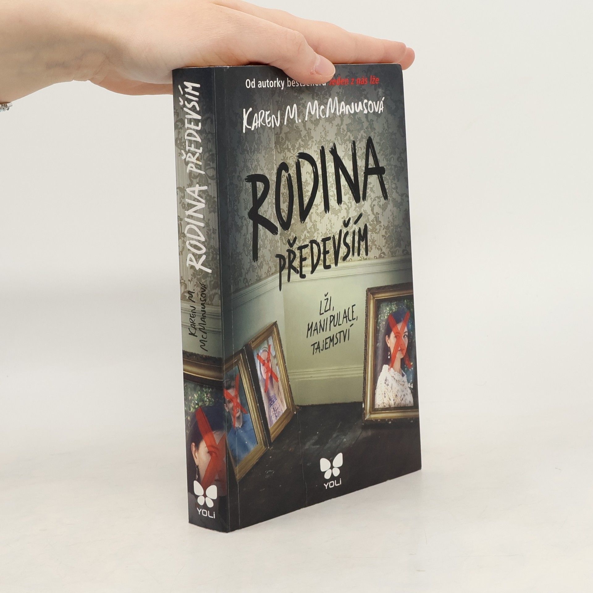 Karen M. McManus Rodina především