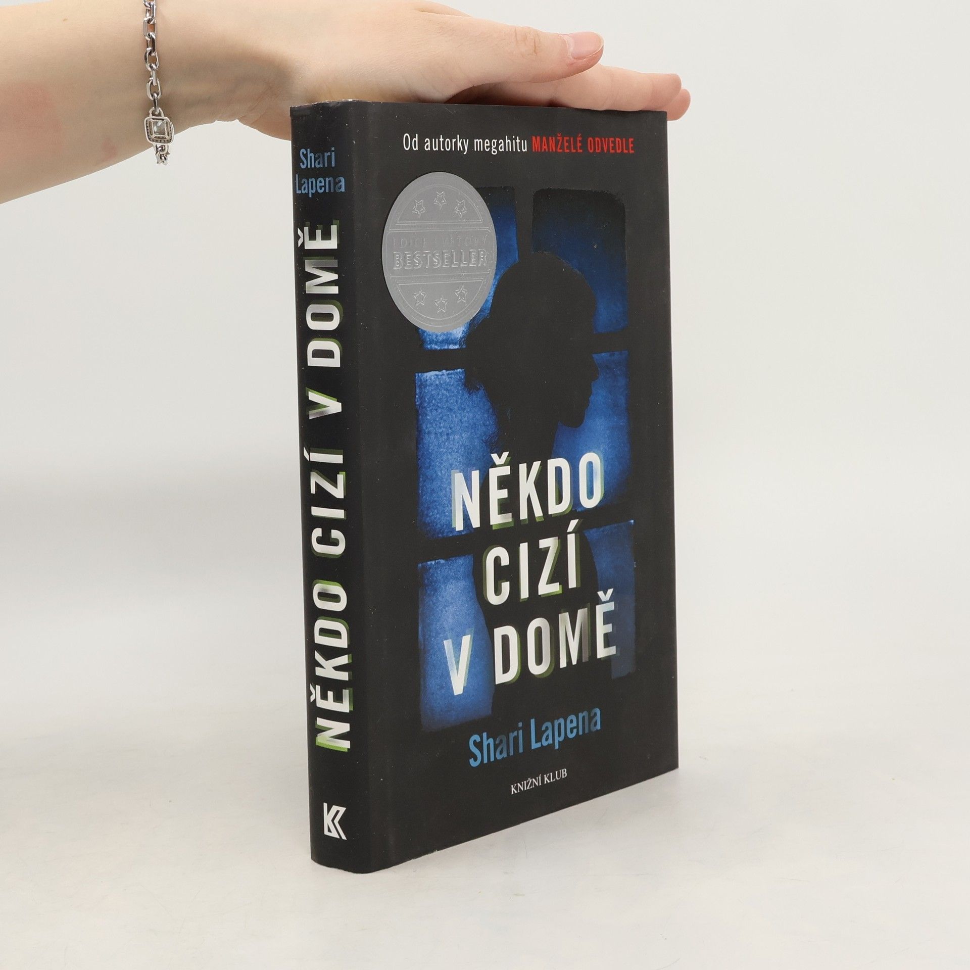 Někdo cizí v domě