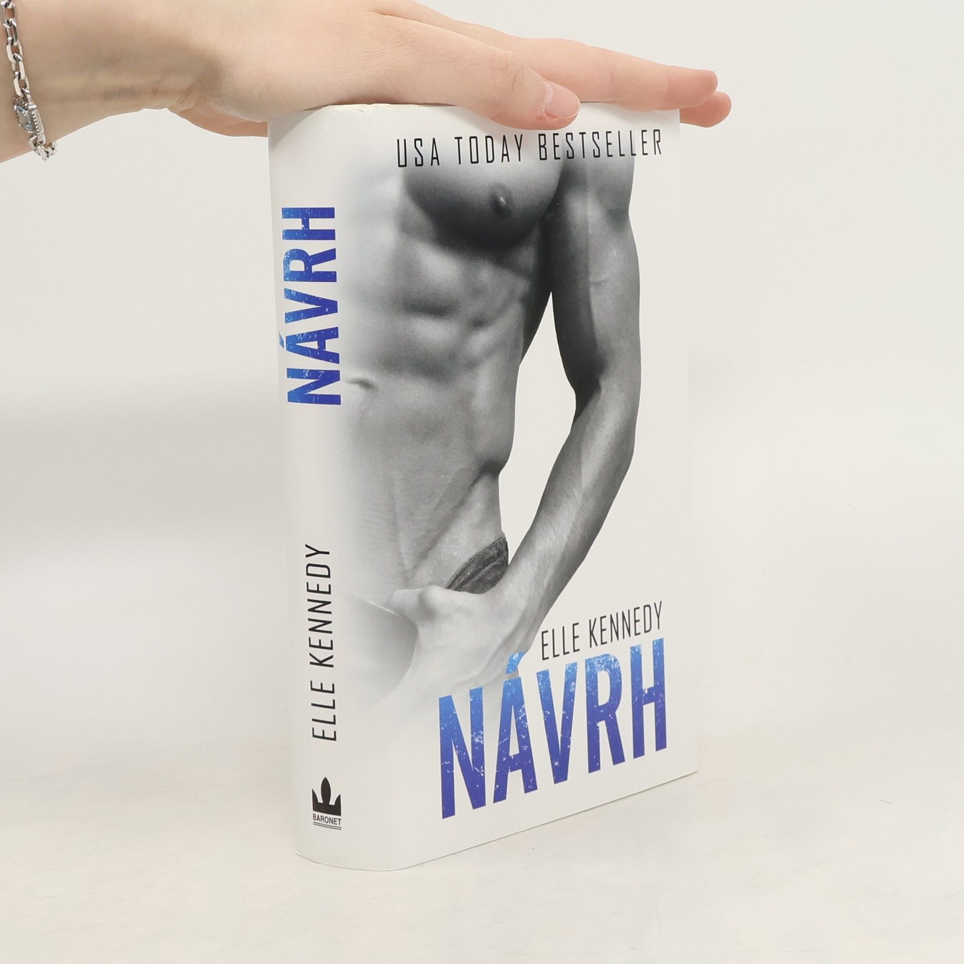 Elle Kennedy Návrh : cyklus Off-Campus 1