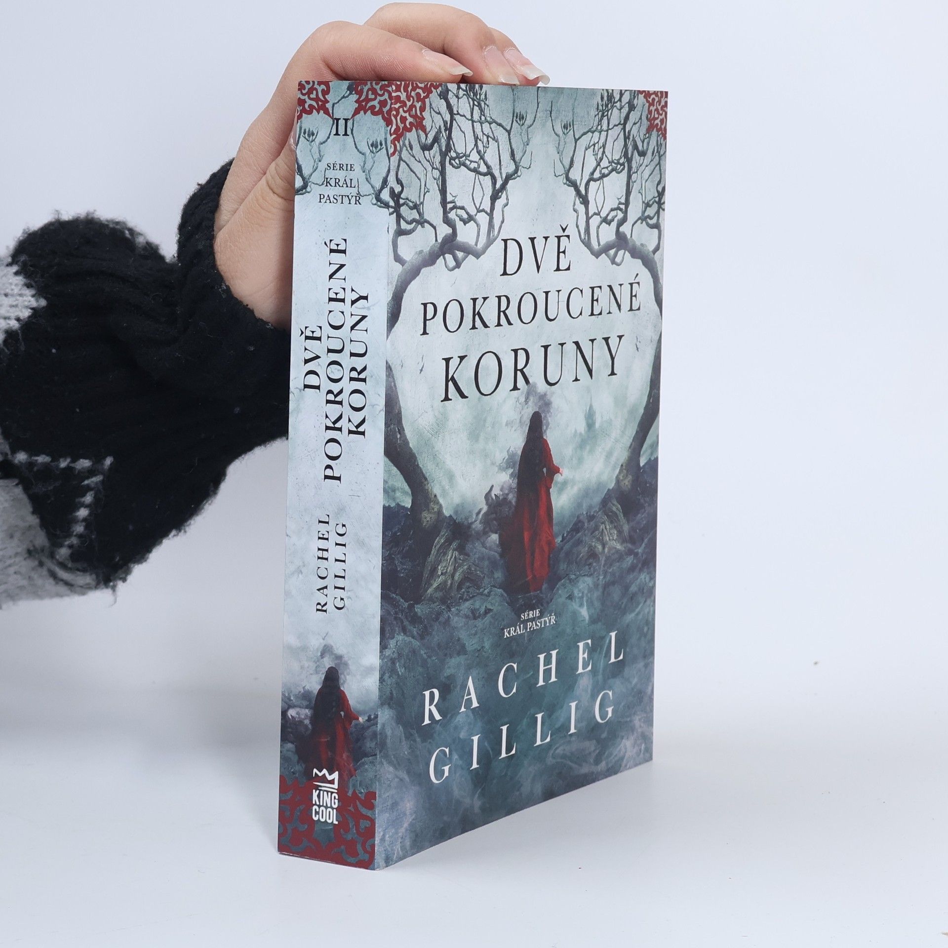 Rachel Gillig Dvě pokroucené koruny