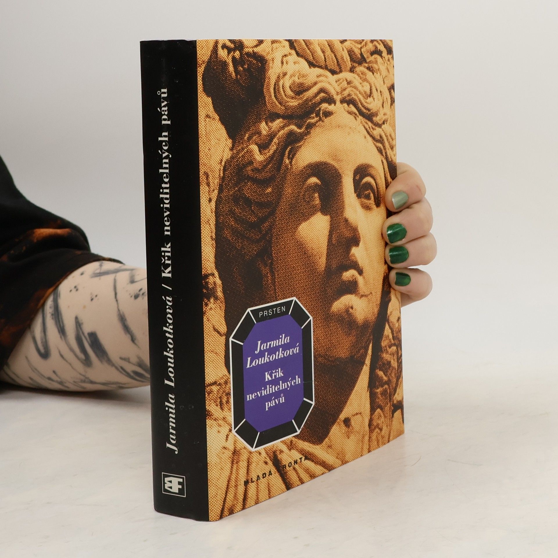 Jarmila Loukotková Křik neviditelných pávů
