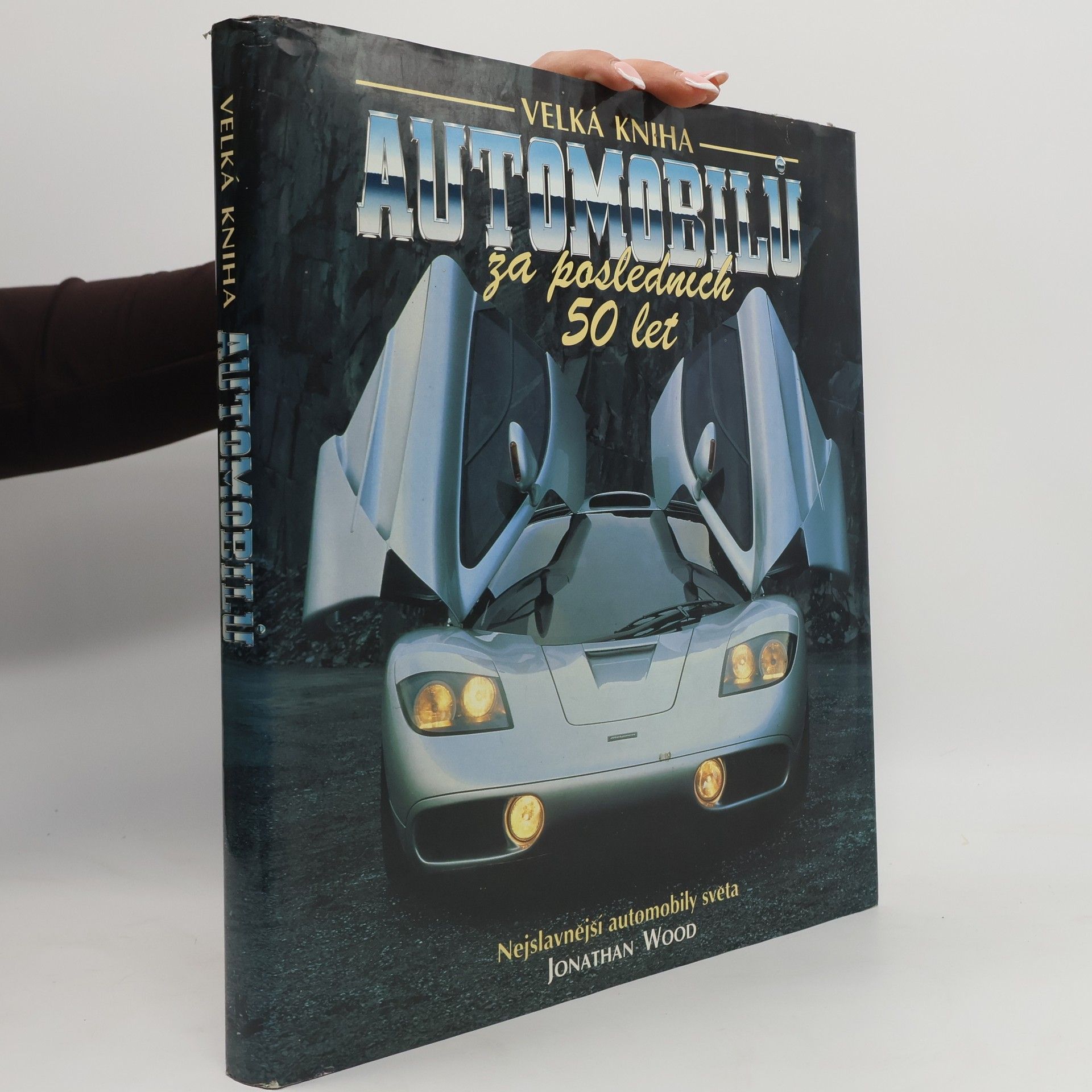 Jonathan Wood Velká kniha automobilů za posledních 50 let. Nejslavnější automobily světa.