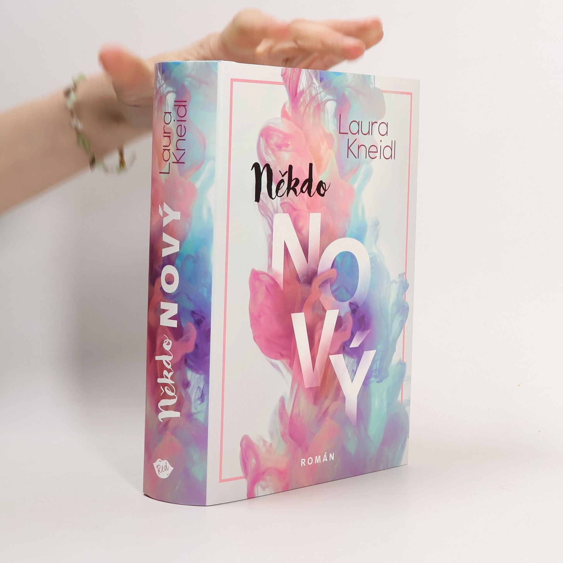 Laura Kneidl Někdo nový