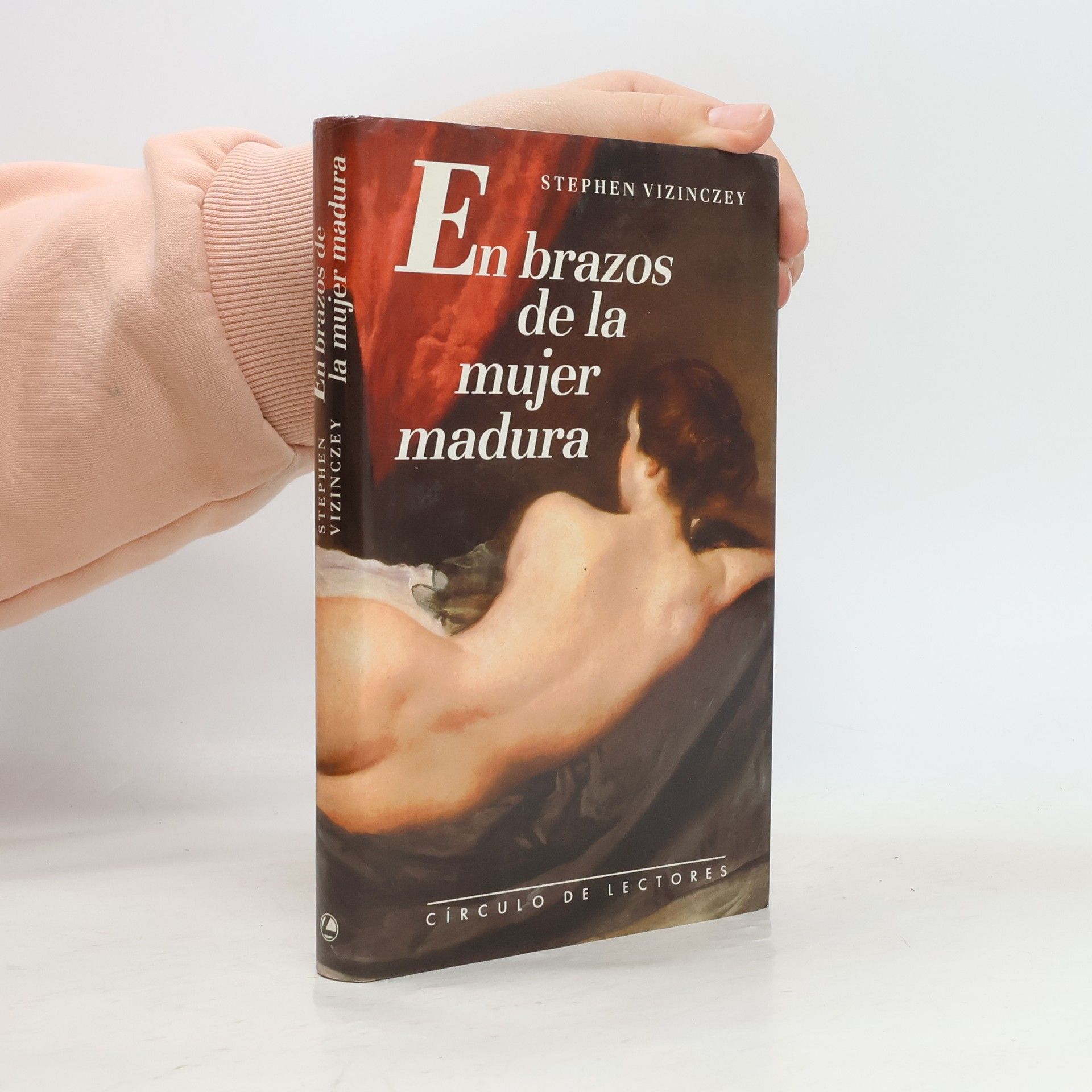 En brazos de la mujer madura