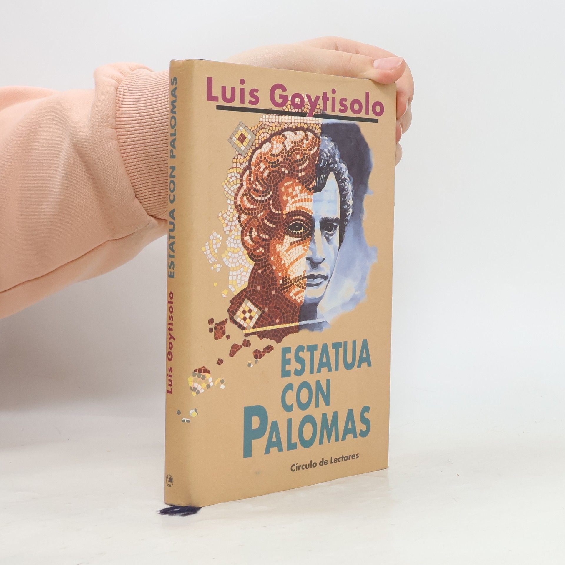 LUIS GOYTISOLO Estatua con palomas
