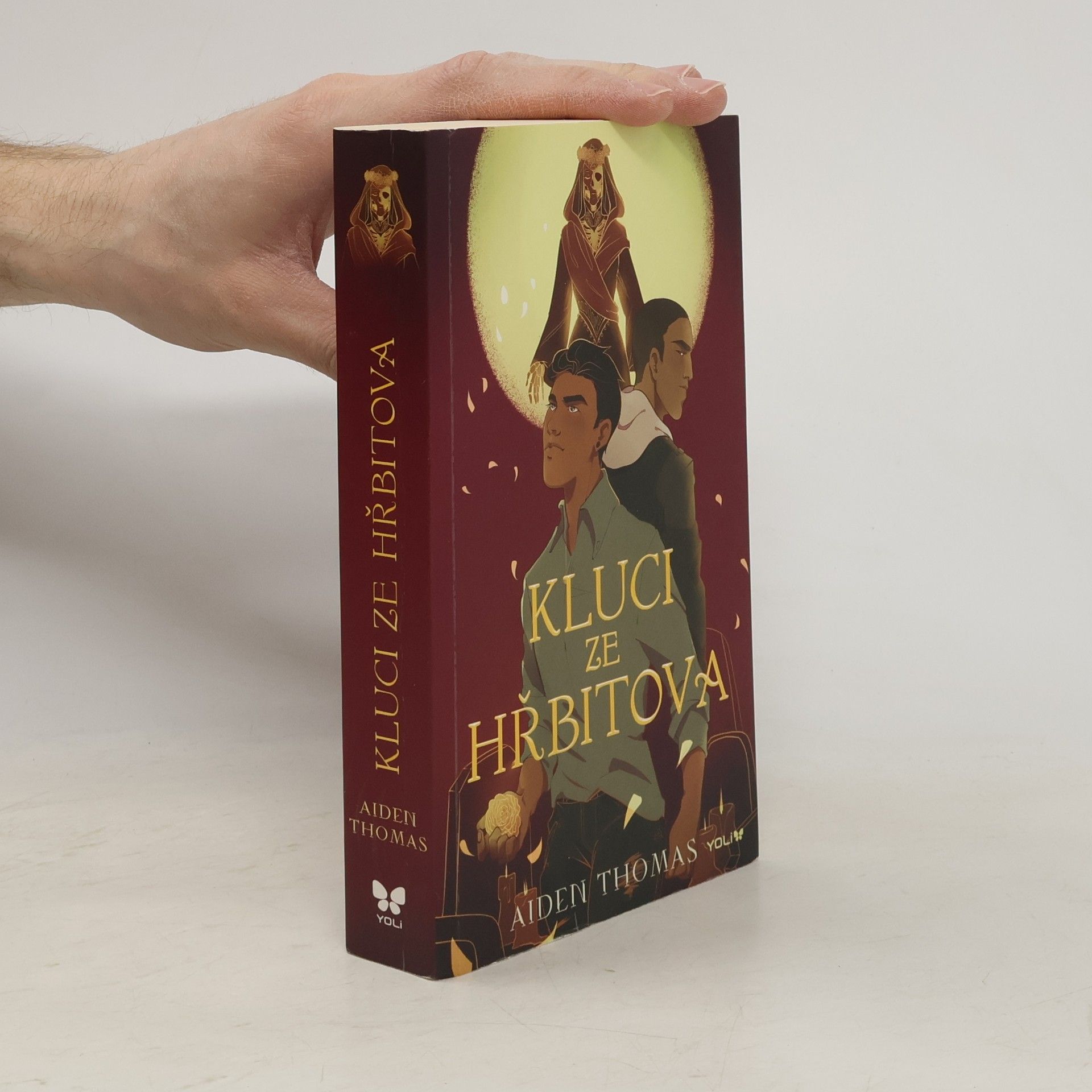 Aiden Thomas Kluci ze hřbitova