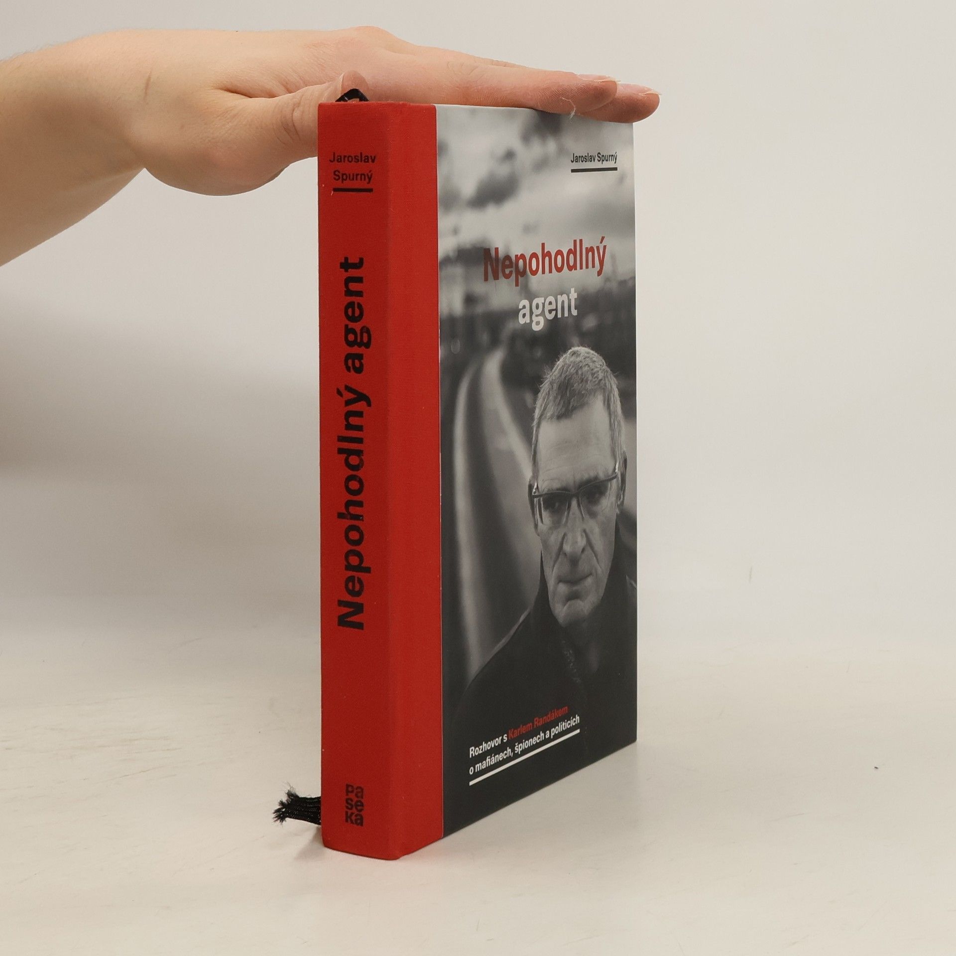 Karel Randák Nepohodlný agent. Rozhovor s Karlem Randákem o mafiánech, špionech a politicích