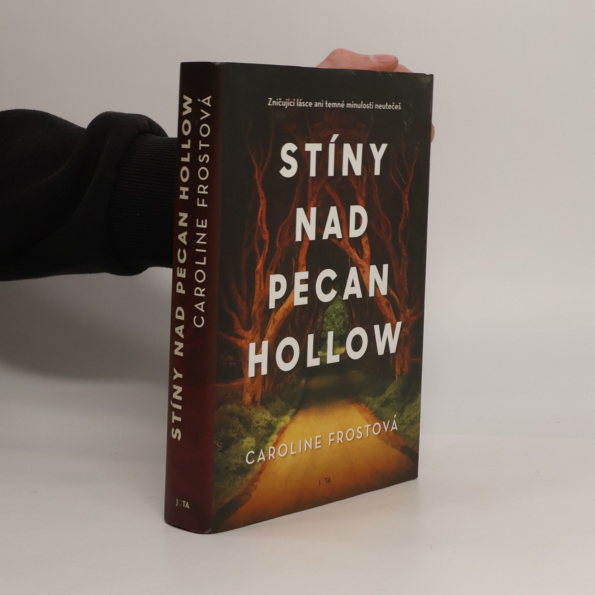 Caroline Frost Stíny nad Pecan Hollow