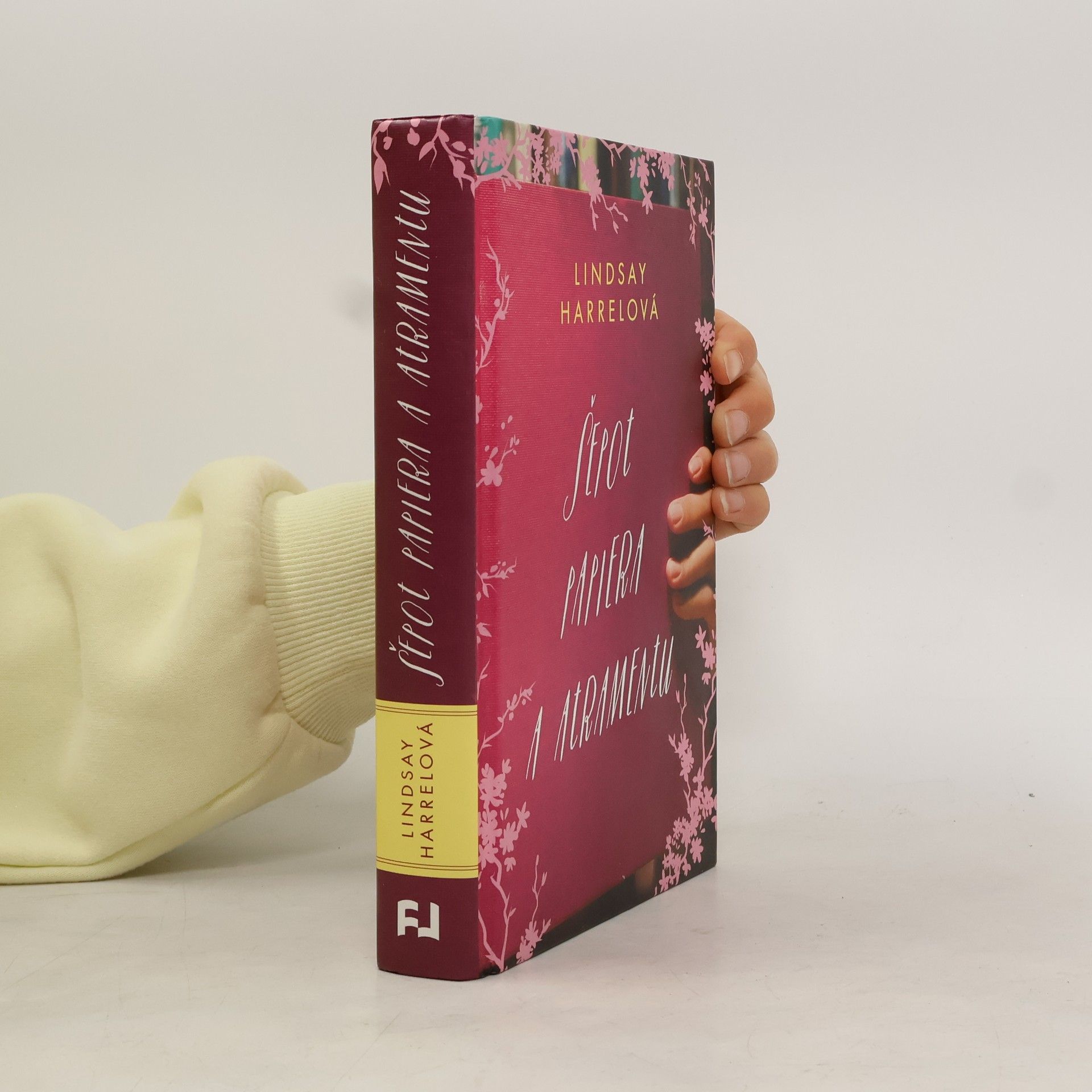 Lindsay Harrel Šepot papiera a atramentu