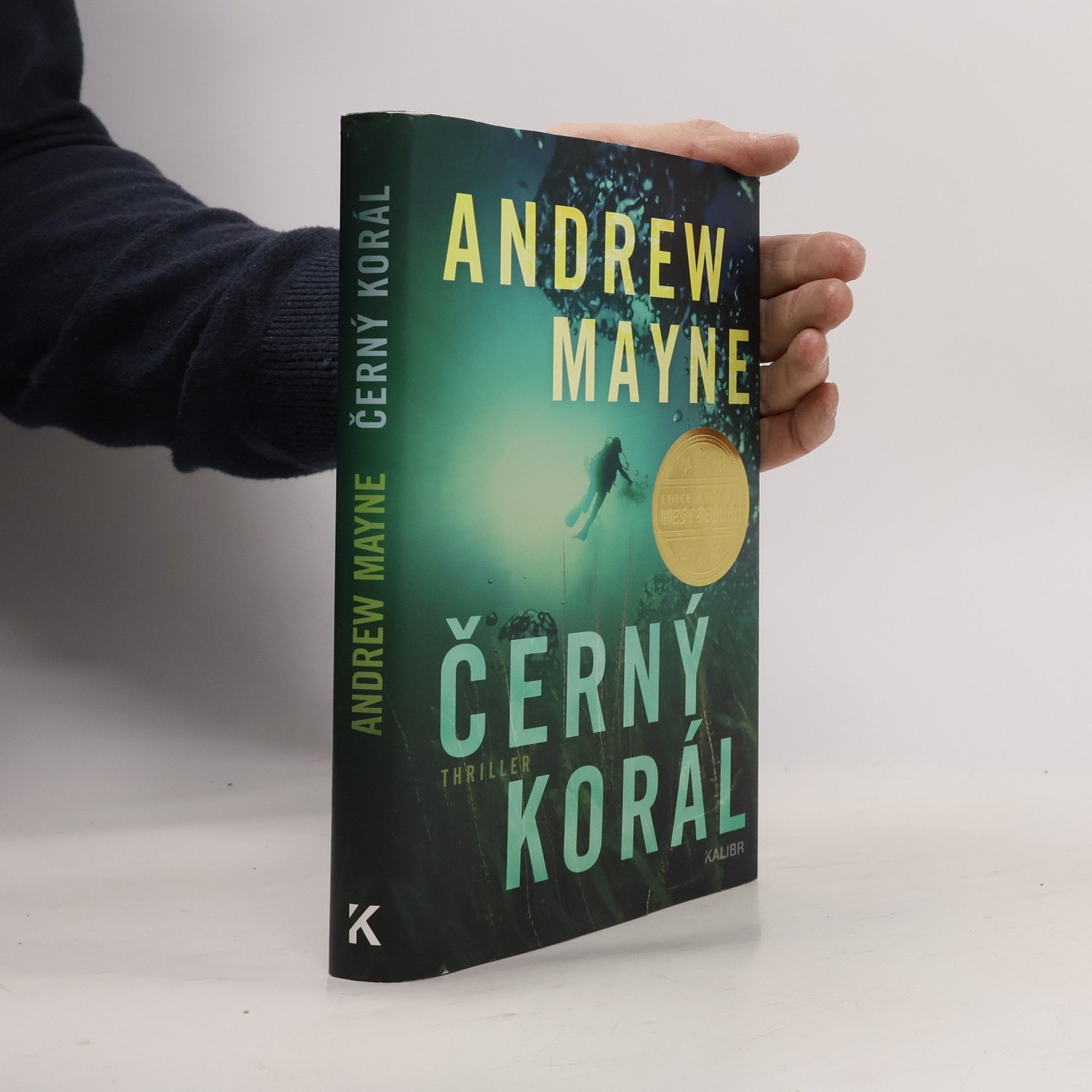 Andrew Mayne Černý korál