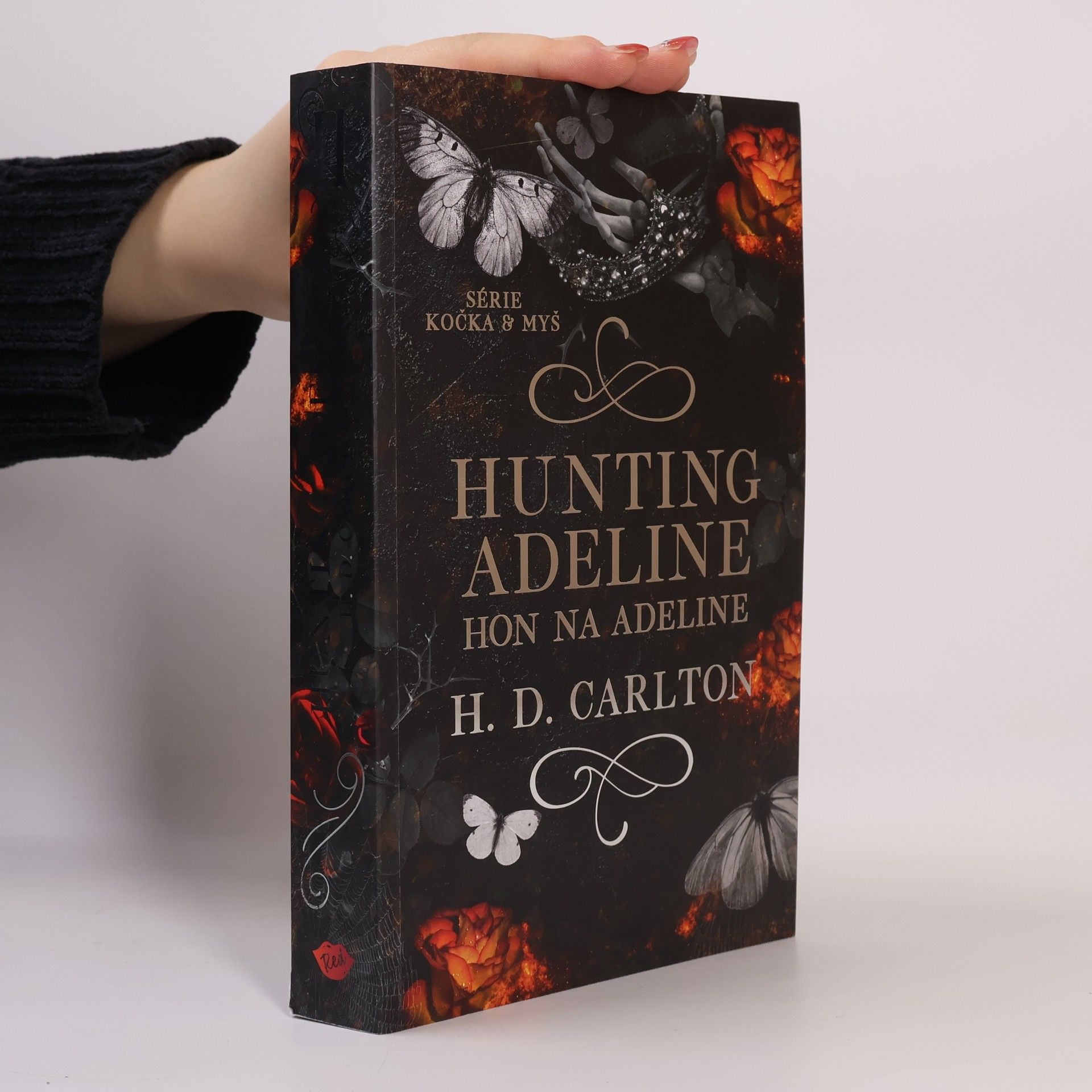 Hunting Adeline. Hon na Adeline