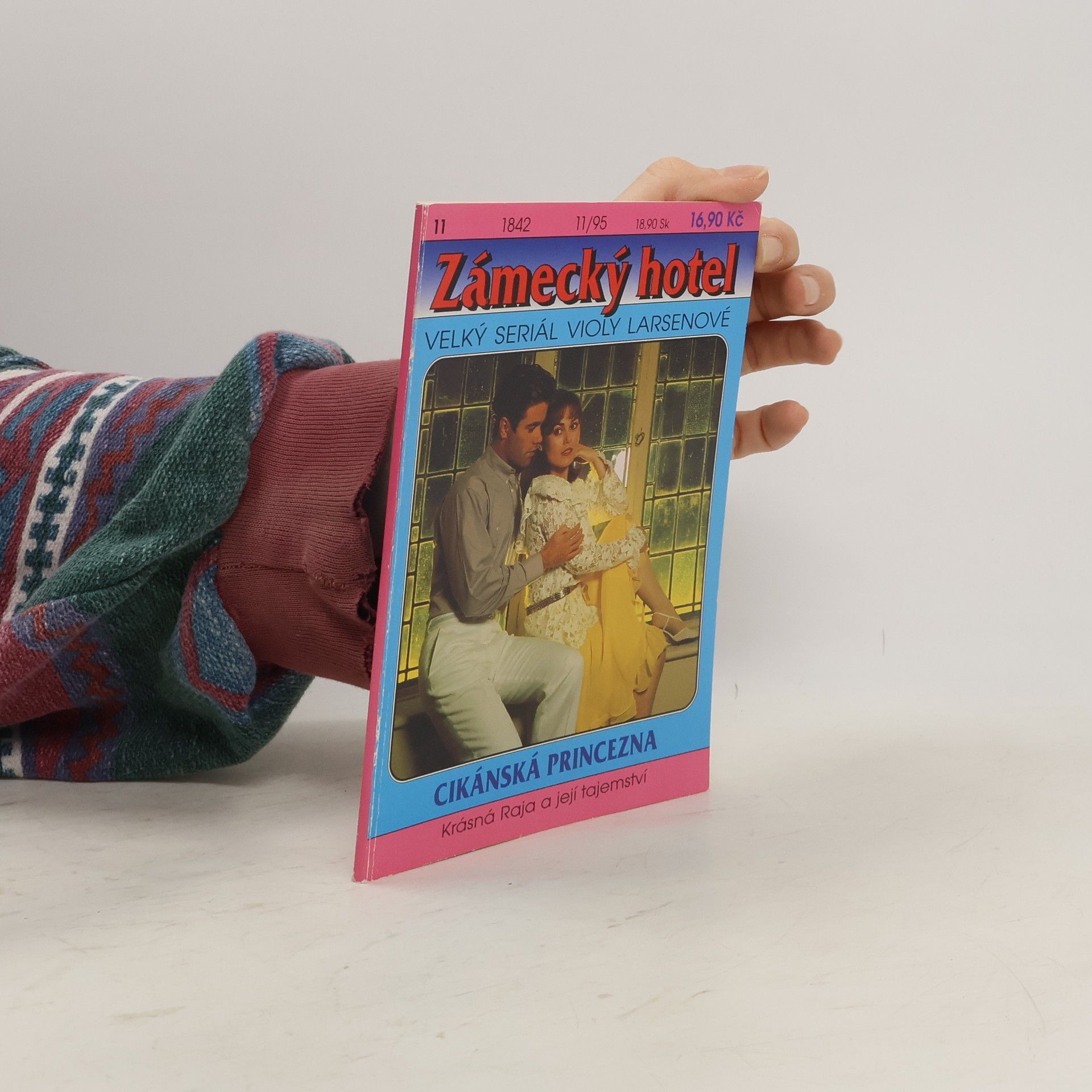 Viola Larsen Zámecký hotel - 11: Cikánská princezna