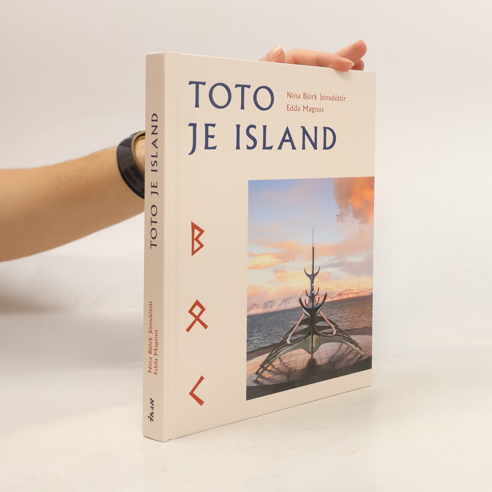 Nína Björk Jónsdóttir Toto je Island