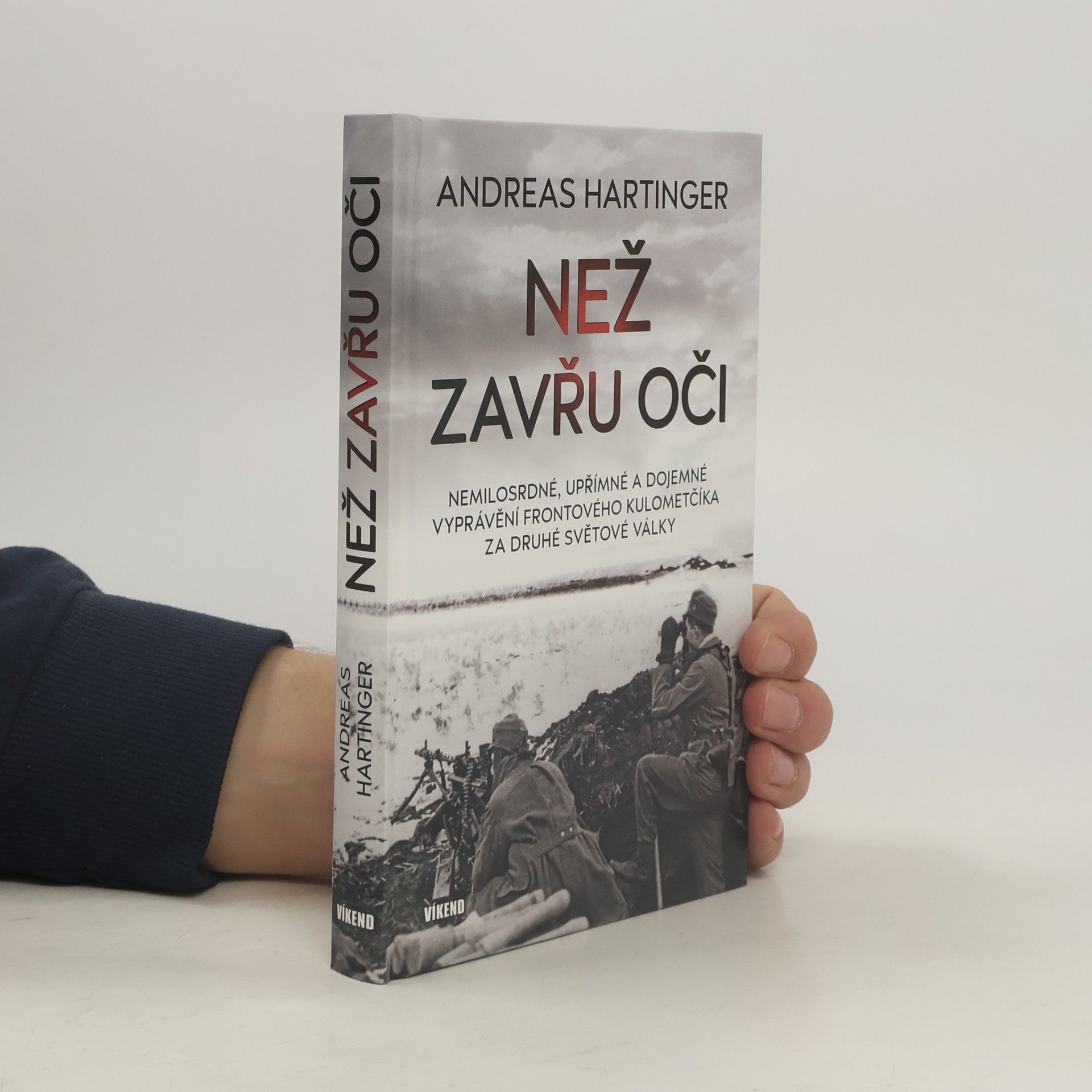 Andreas Hartinger Než zavřu oči: Nemilosrdné, upřímné a dojemné vyprávění frontového kulometčíka za druhé světové války