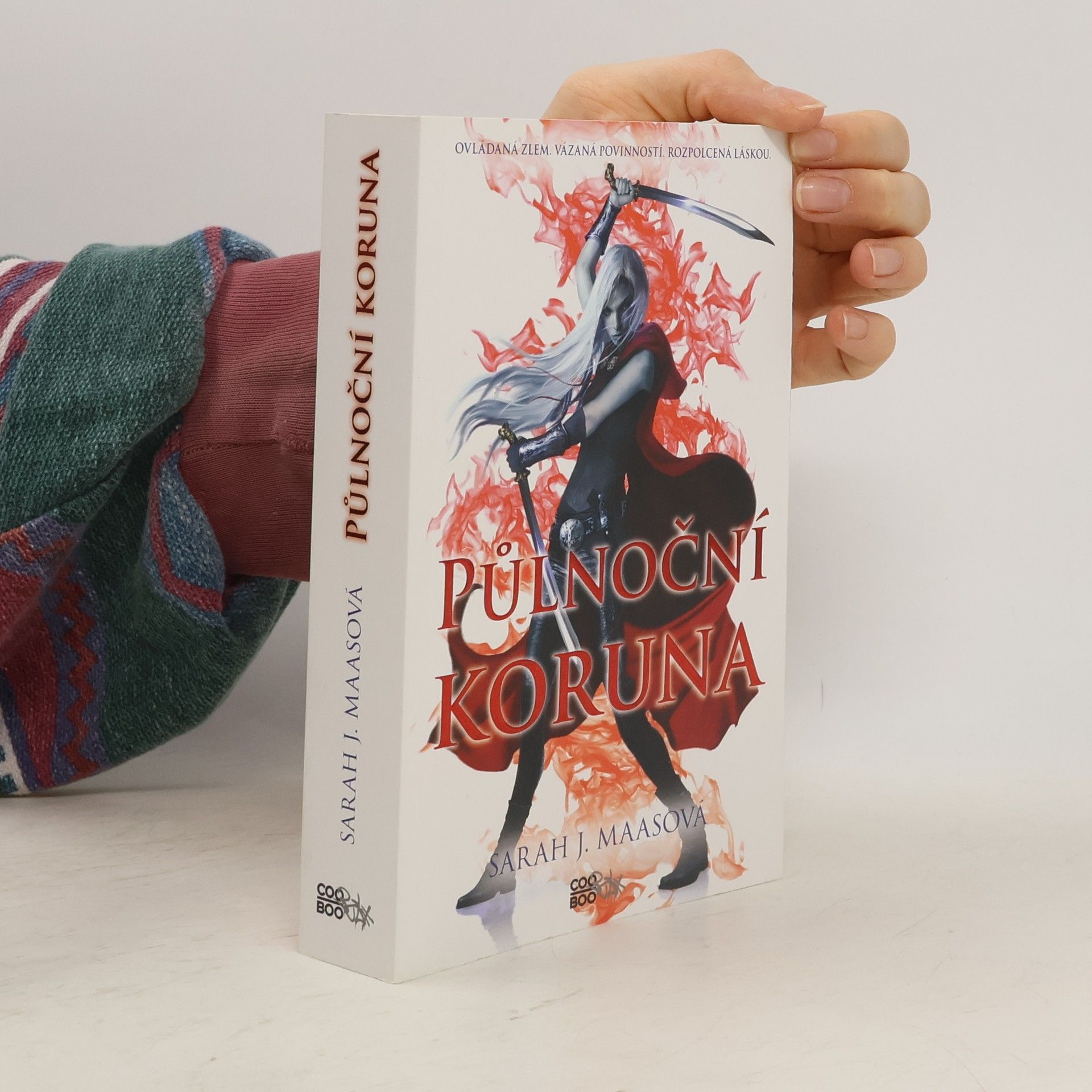 Sarah J. Maas Půlnoční koruna