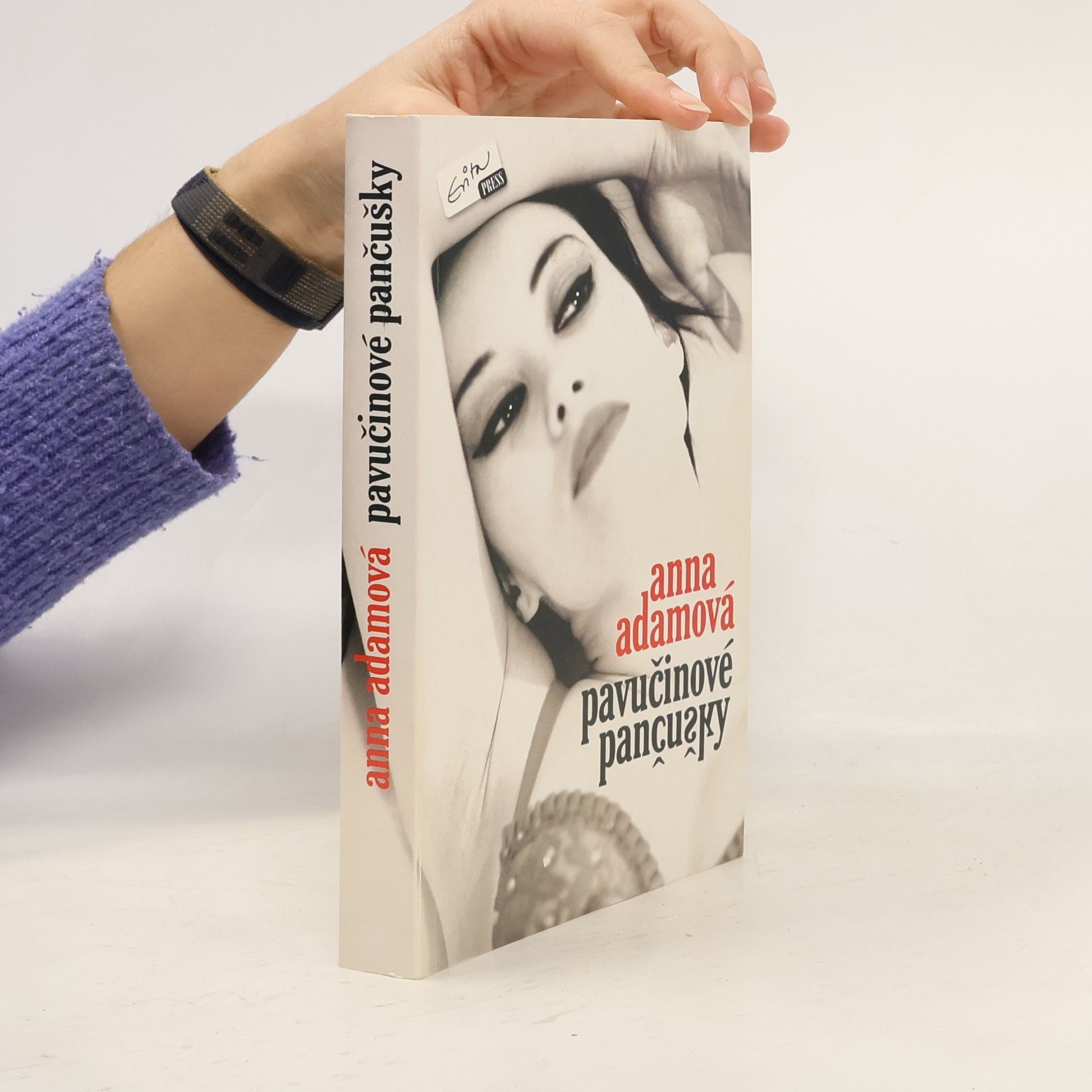 Adamová Anna Pavučinové pančušky