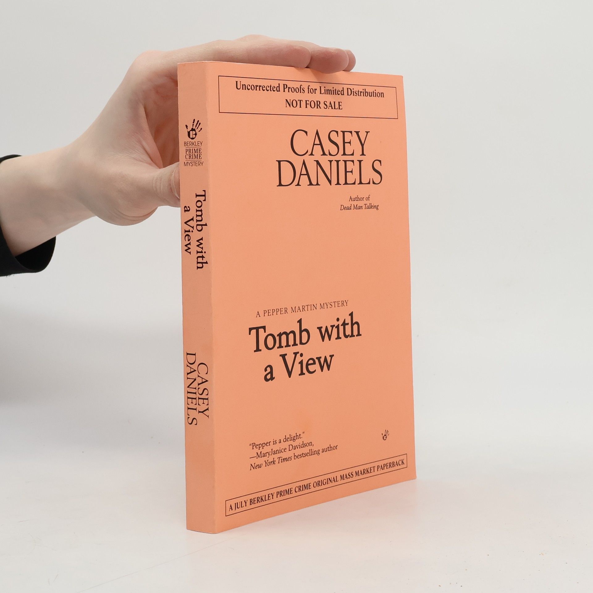 Casey Daniels A Pepper Martin Mystery: Tomb with a View