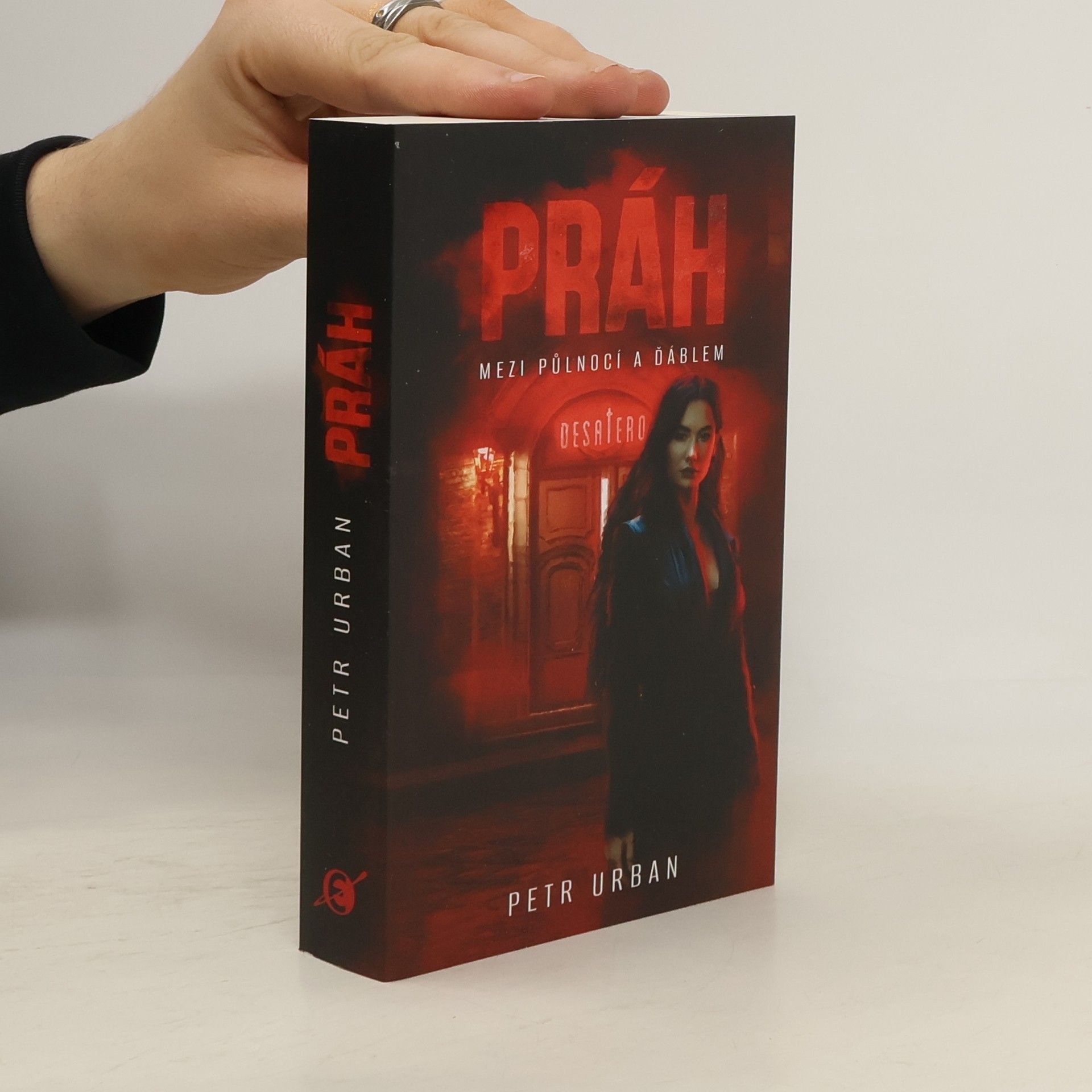 Petr Urban Práh. Mezi půlnocí a ďáblem