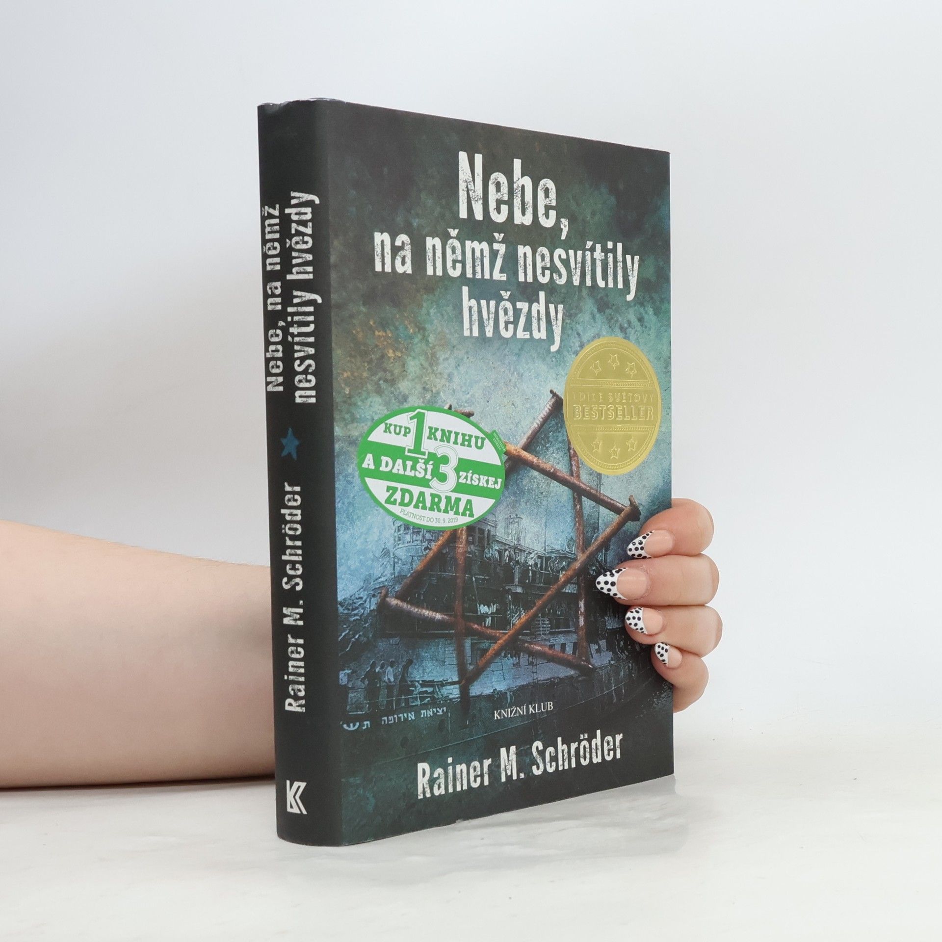 Rainer M. Schröder Nebe, na němž nesvítily hvězdy