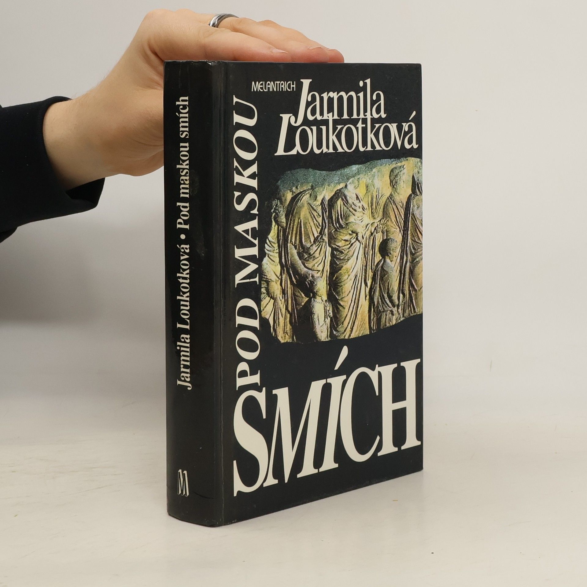 Jarmila Loukotková Pod maskou smích