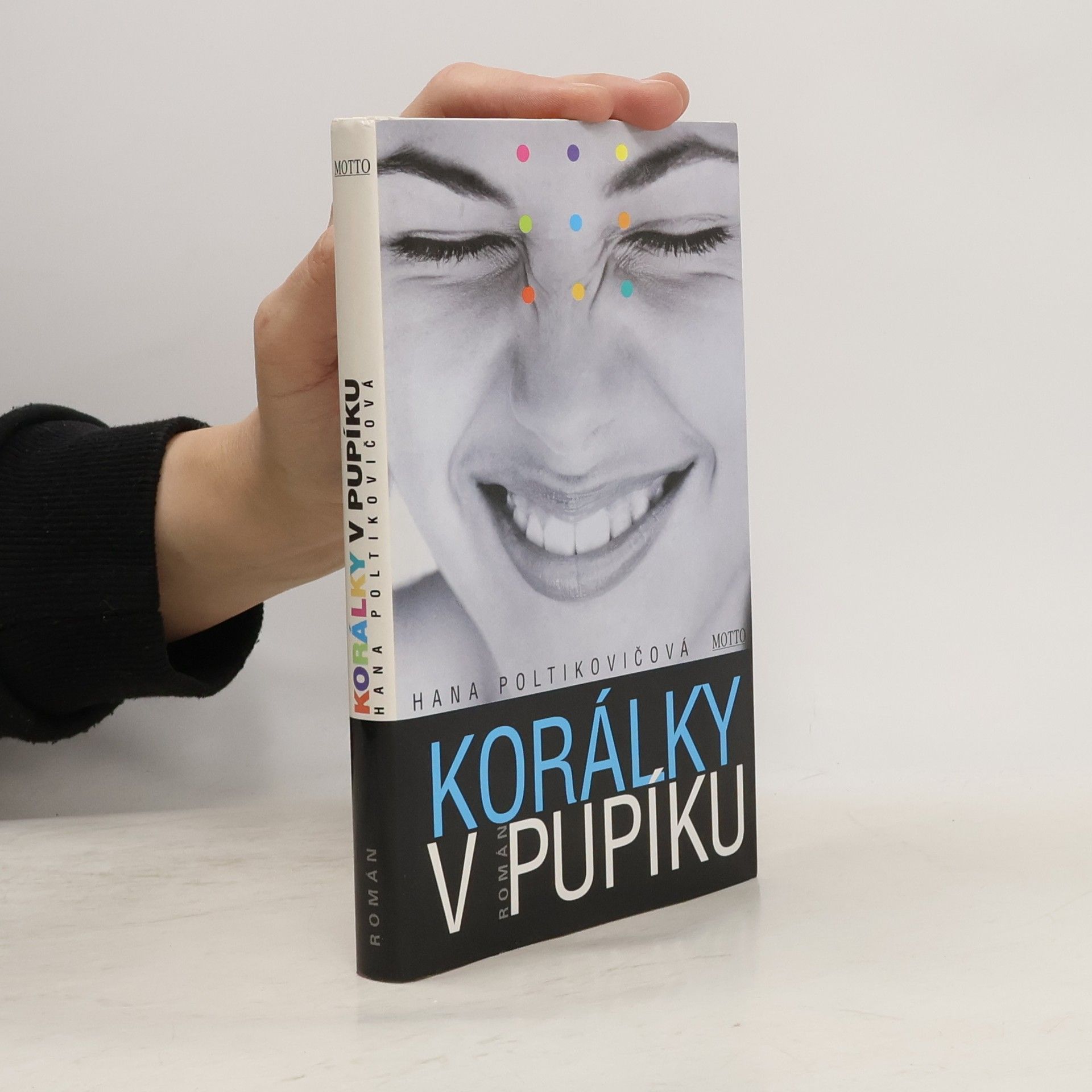 Hana Poltikovičová Korálky v pupíku