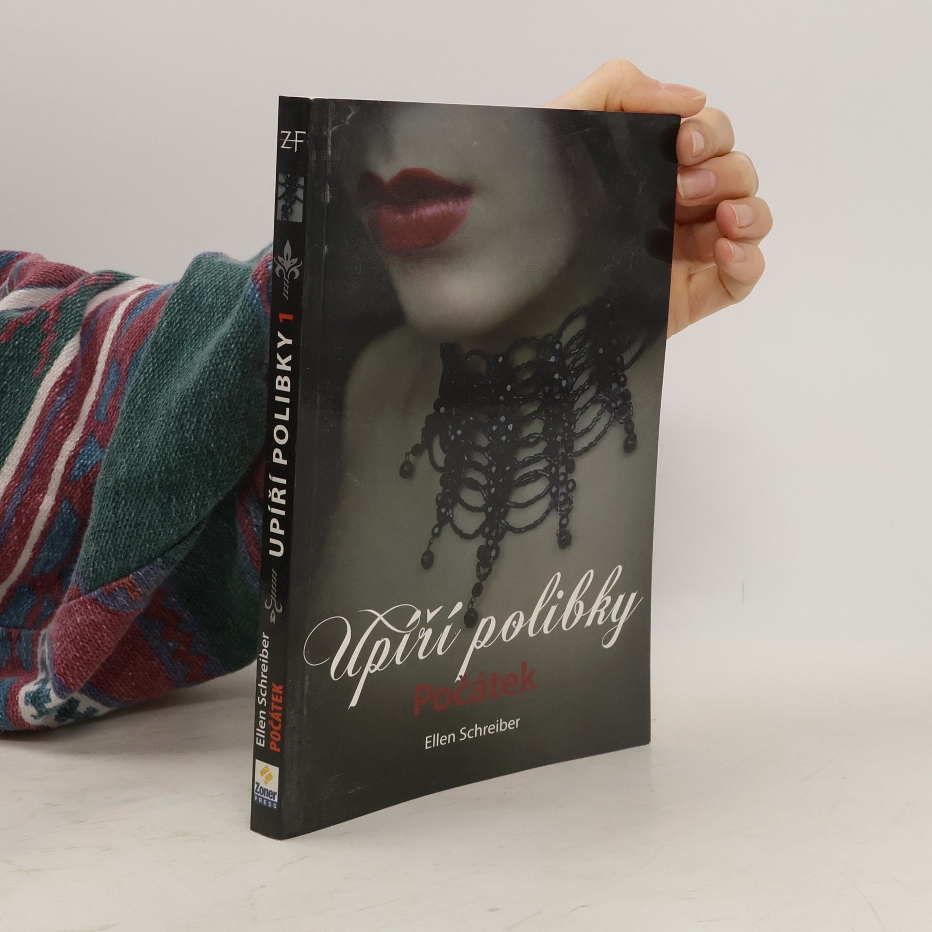 Ellen Schreiber Upíří polibky. Počátek