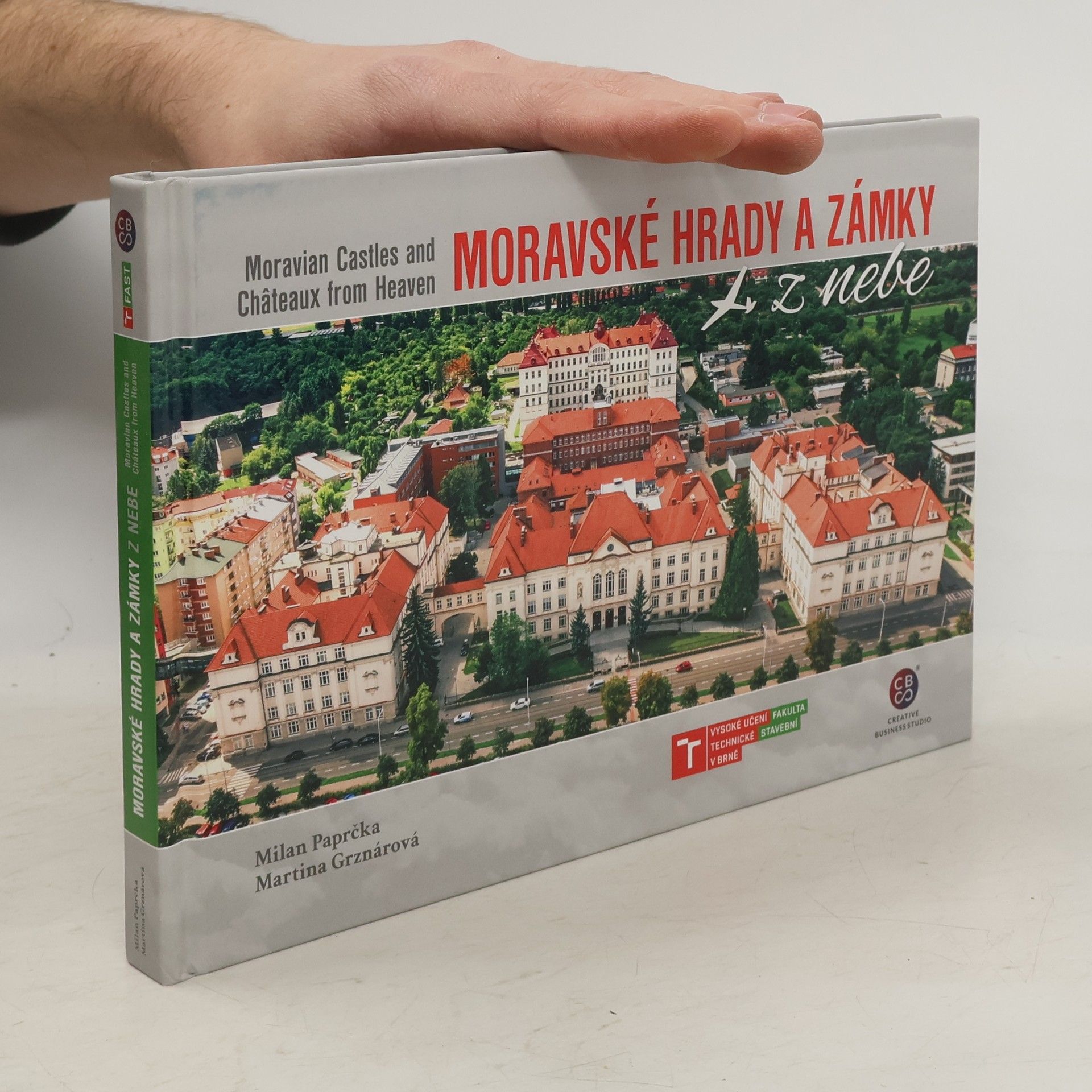 Milan Paprčka Moravské hrady a zámky z nebe = Moravian castles and châteaux from heaven