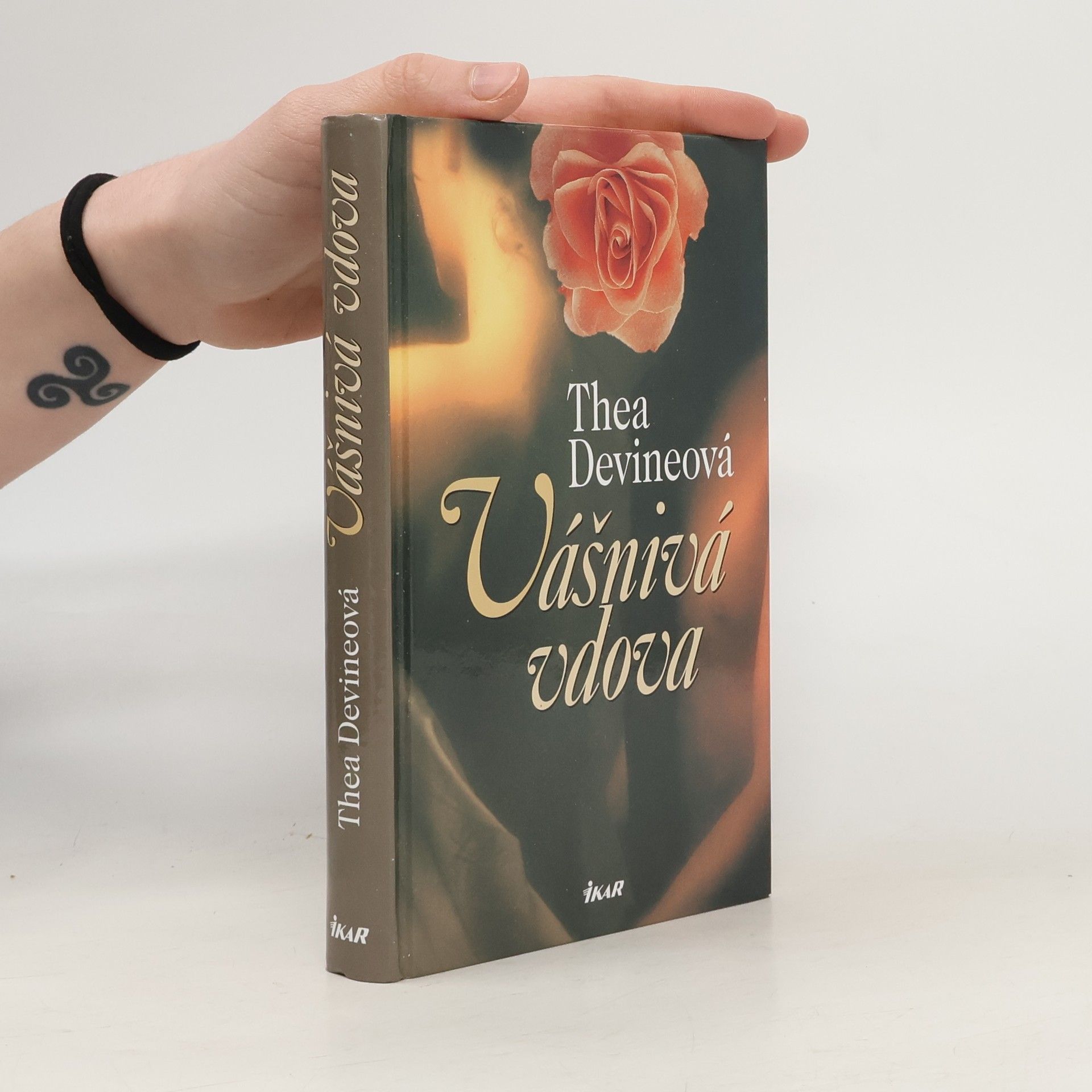 Thea Devine Vášnivá vdova