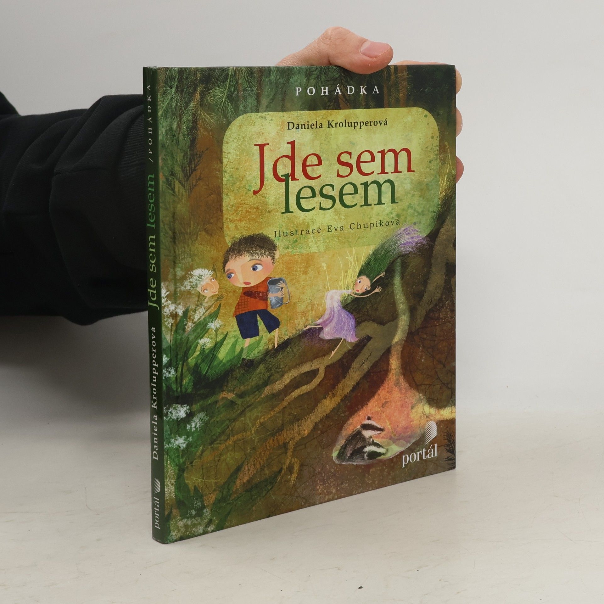 Daniela Krolupperová Jde sem lesem