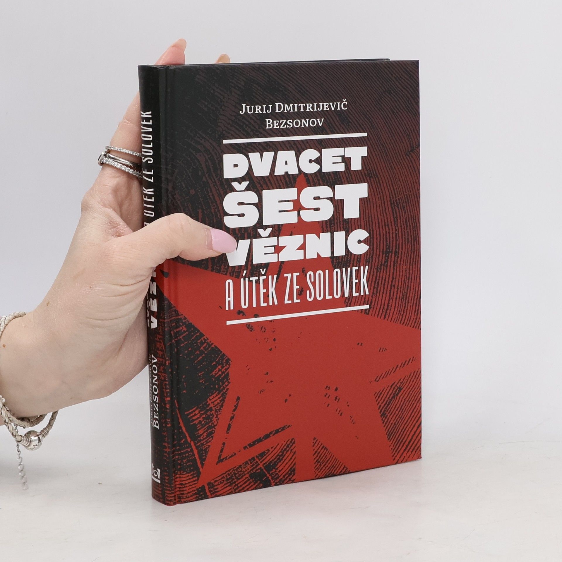 Michal Siažik Dvacet šest věznic a útěk ze Solovek