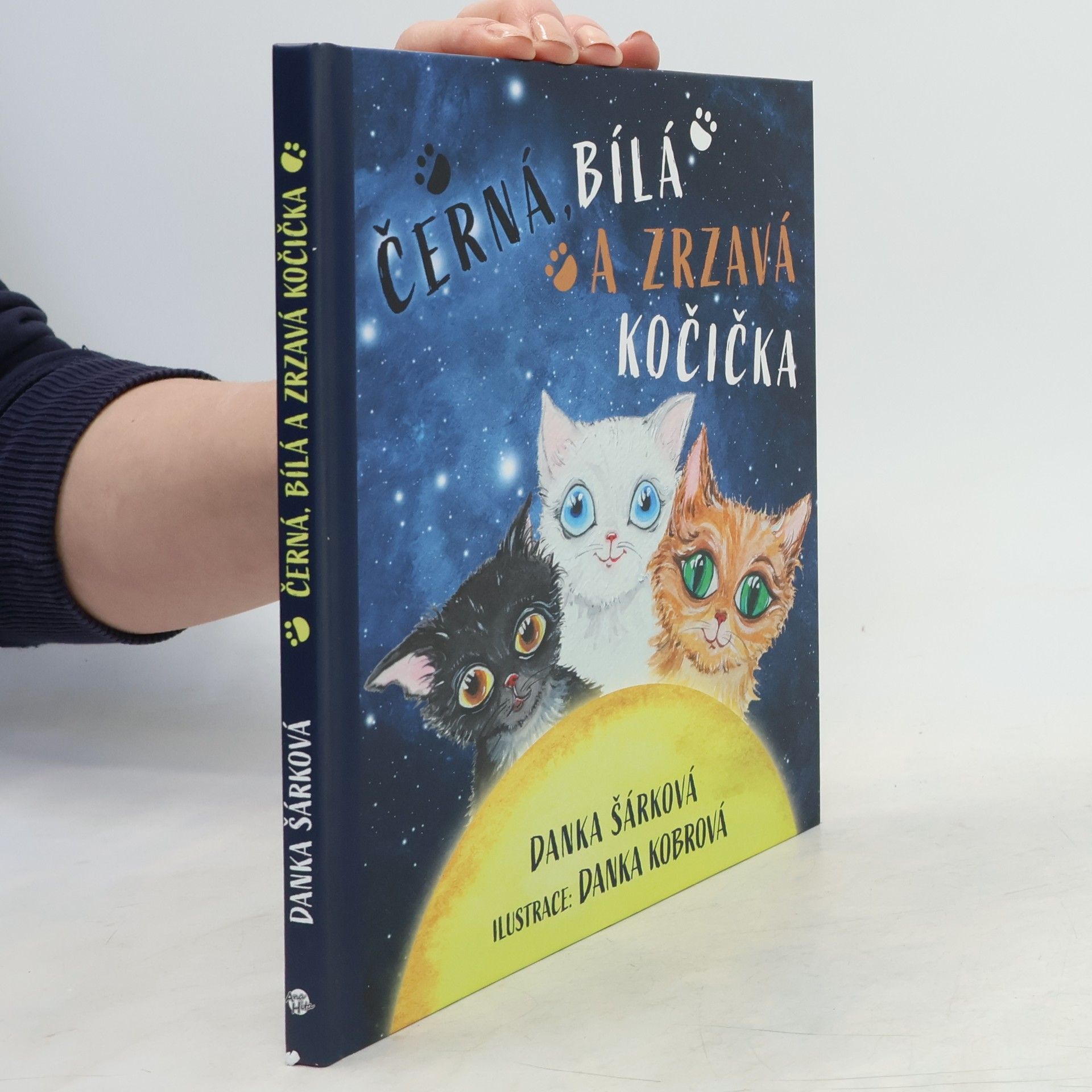 Danka Šárková Černá, bílá a zrzavá kočička
