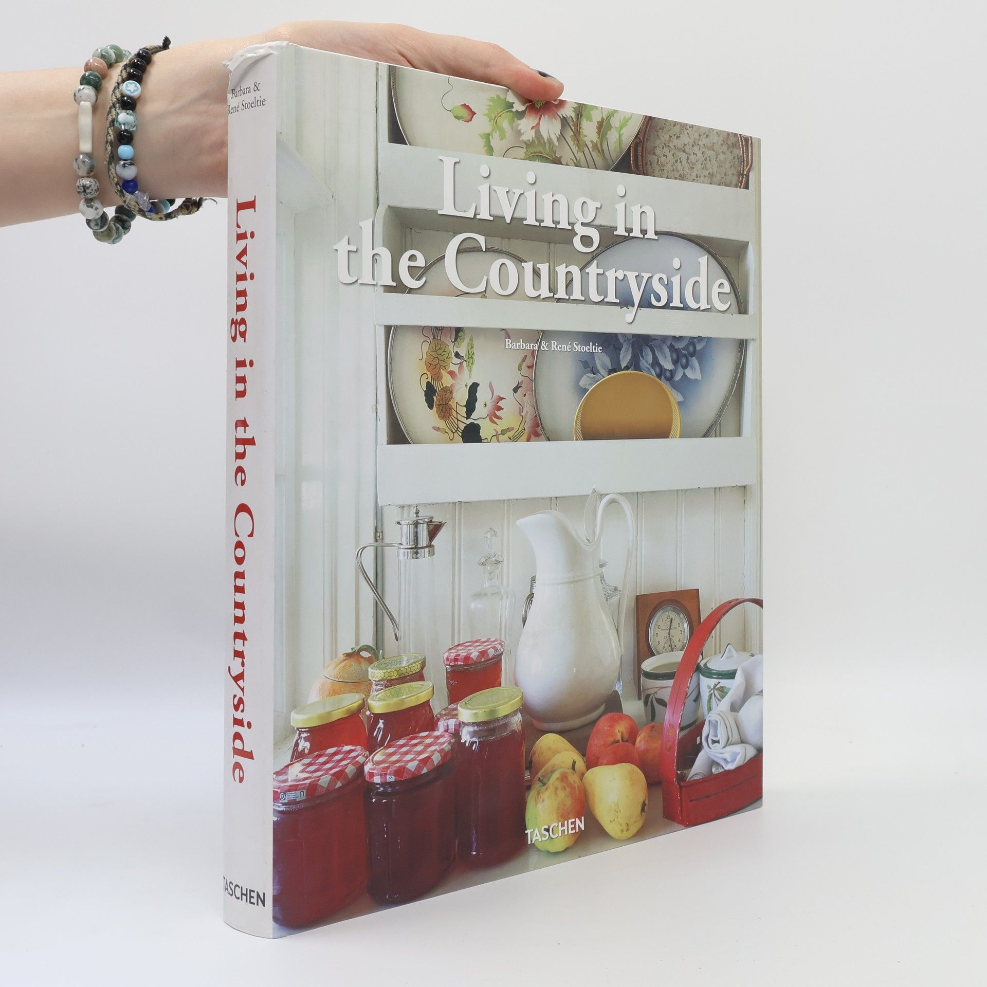 Barbara Stoeltie Living in the countryside = Vivre à la campagne