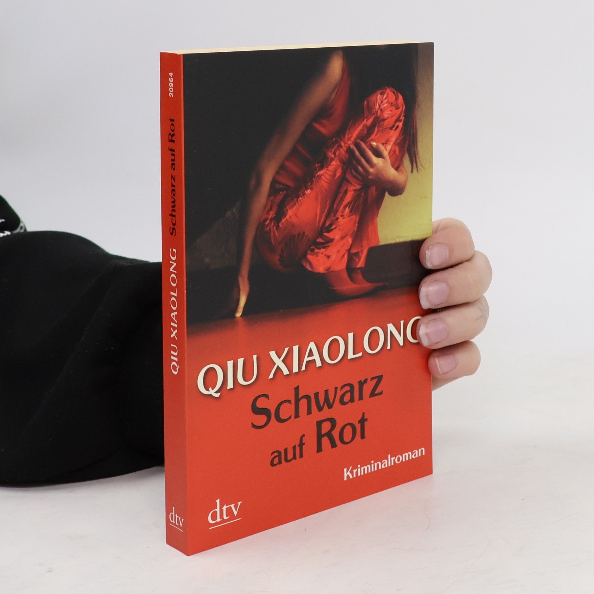 Qiu Xiaolong Schwarz auf Rot