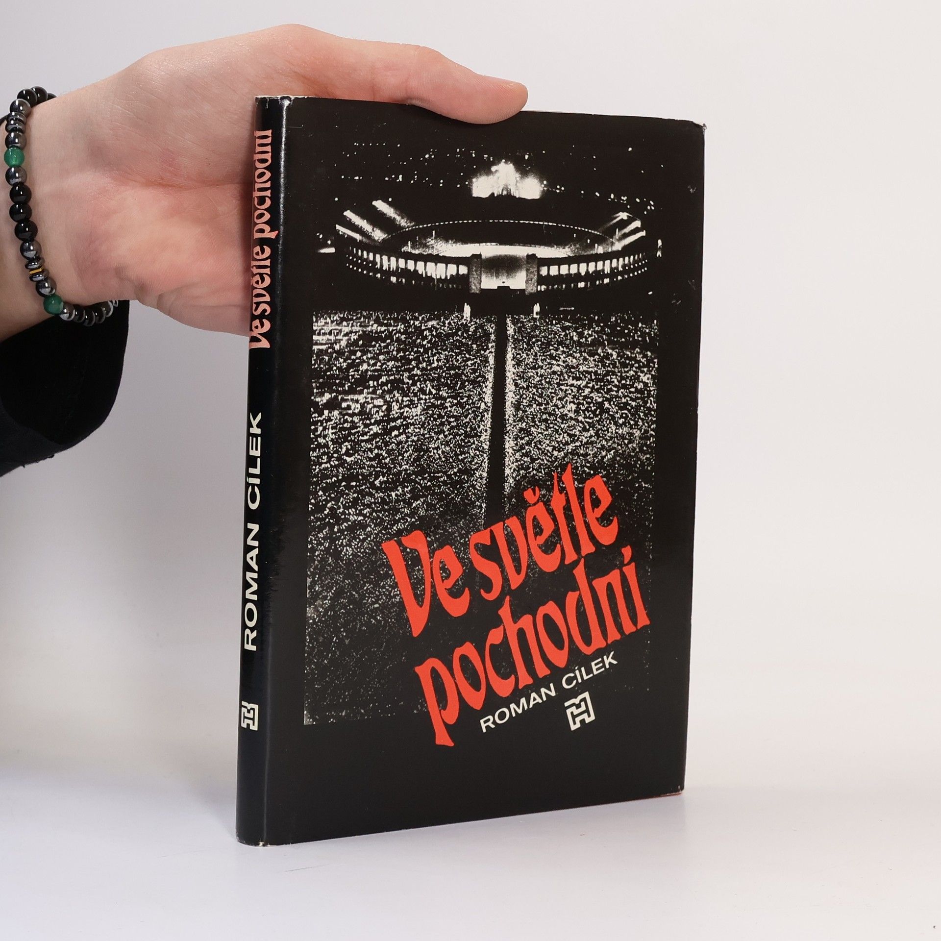 Roman Cílek Ve světle pochodní