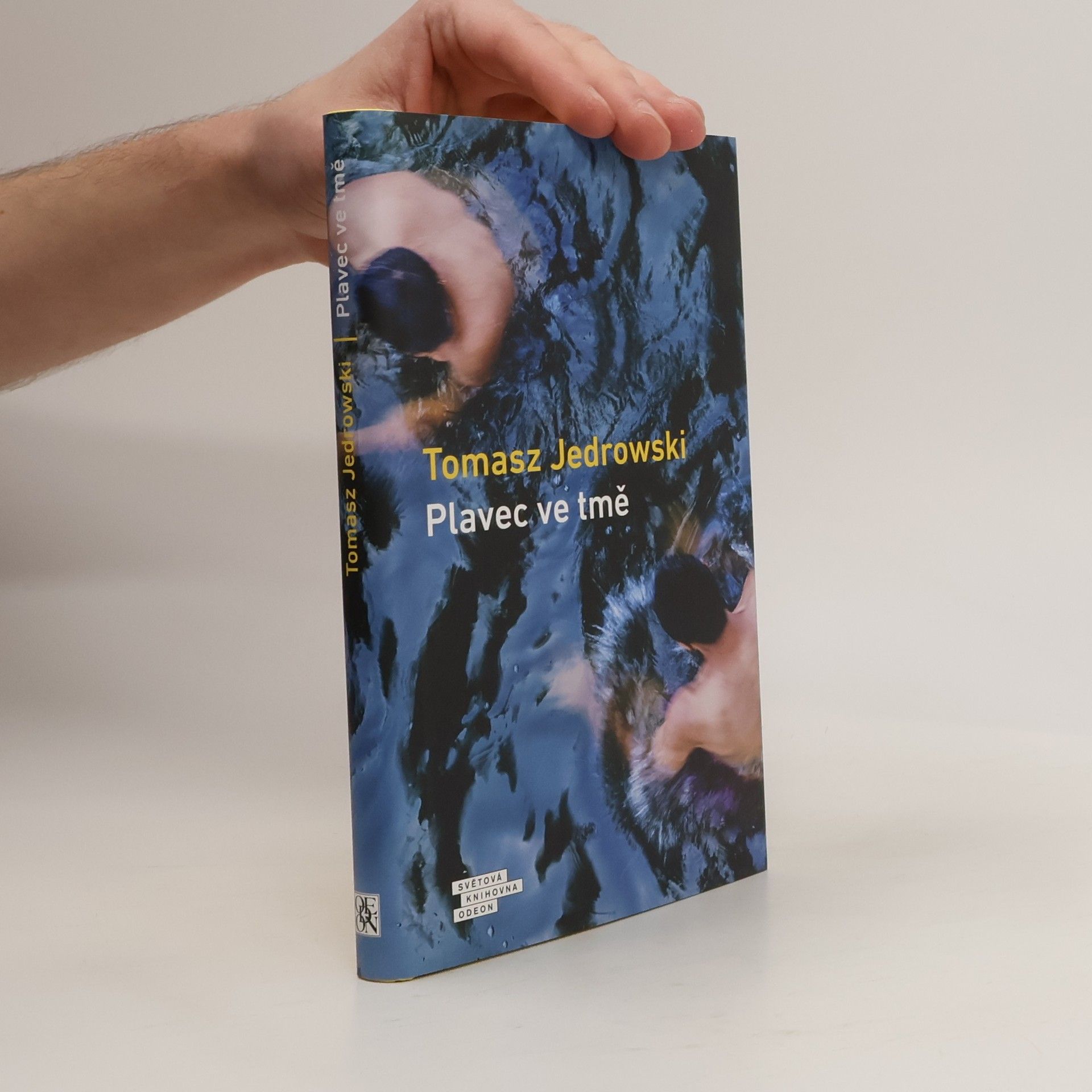 Tomasz Jędrowski Plavec ve tmě