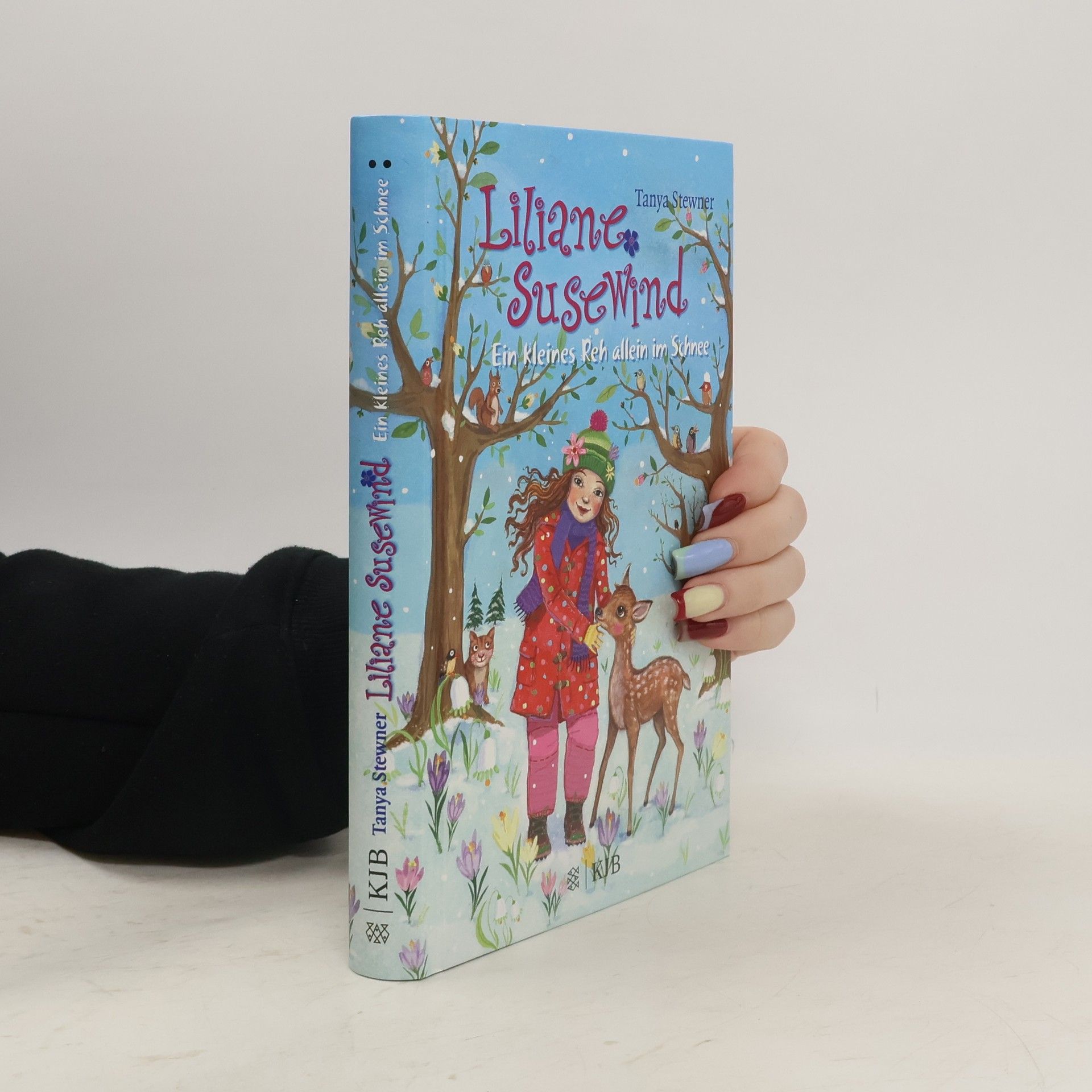 Liliane Susewind Ein kleines Reh allein im Schnee